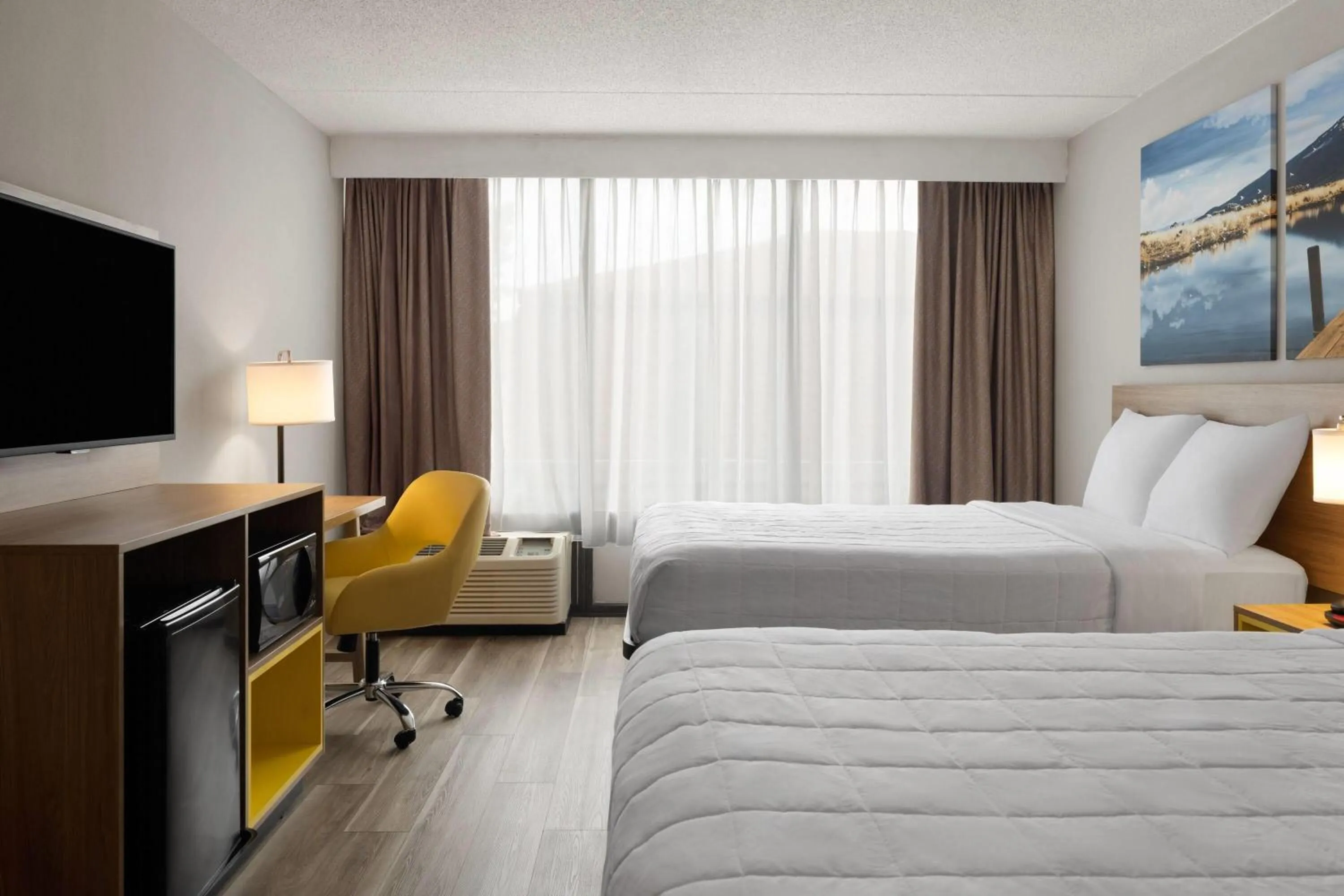 Photo of the whole room, Bed in Days Hotel by Wyndham Williamsburg I-64