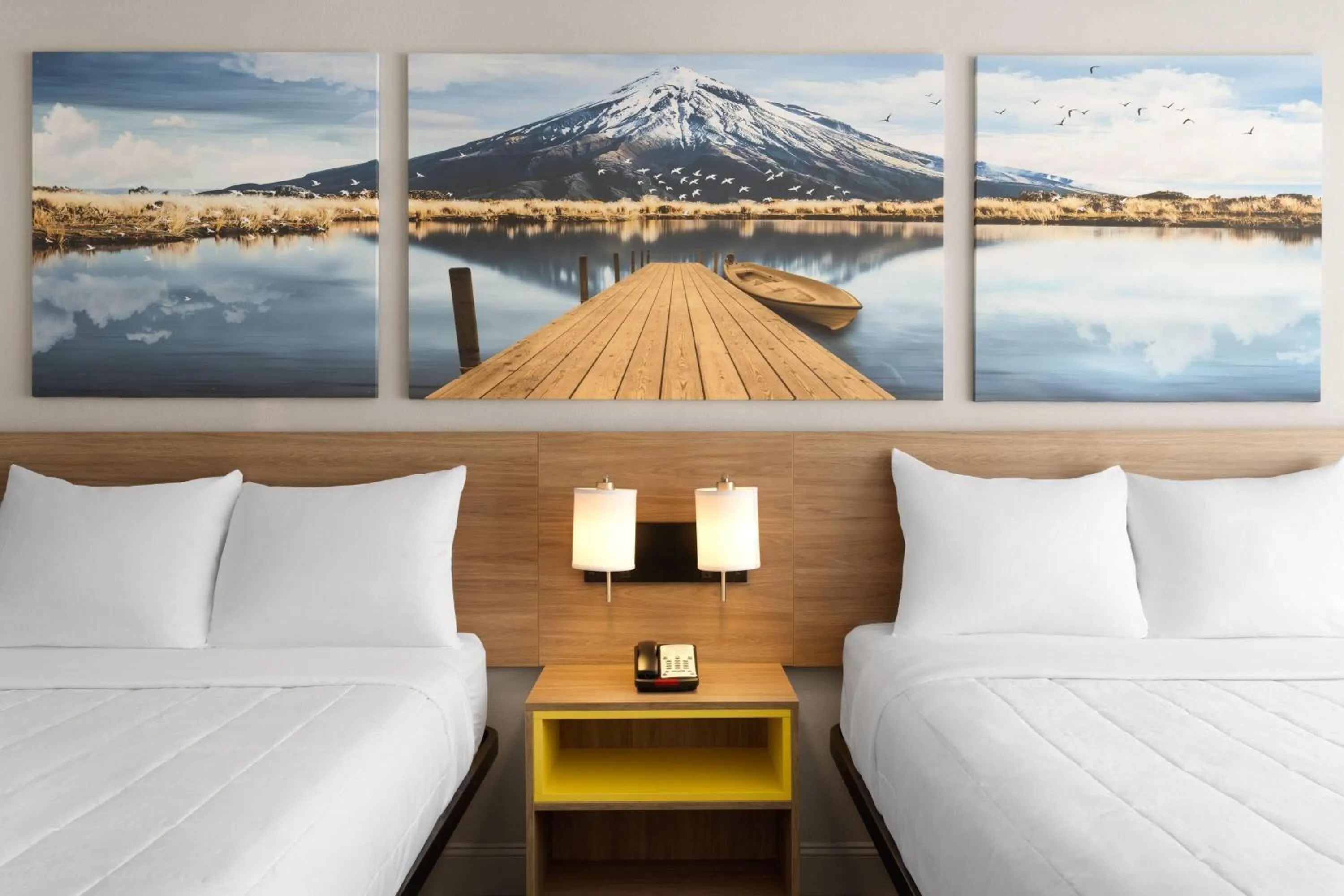 Photo of the whole room, Bed in Days Hotel by Wyndham Williamsburg I-64