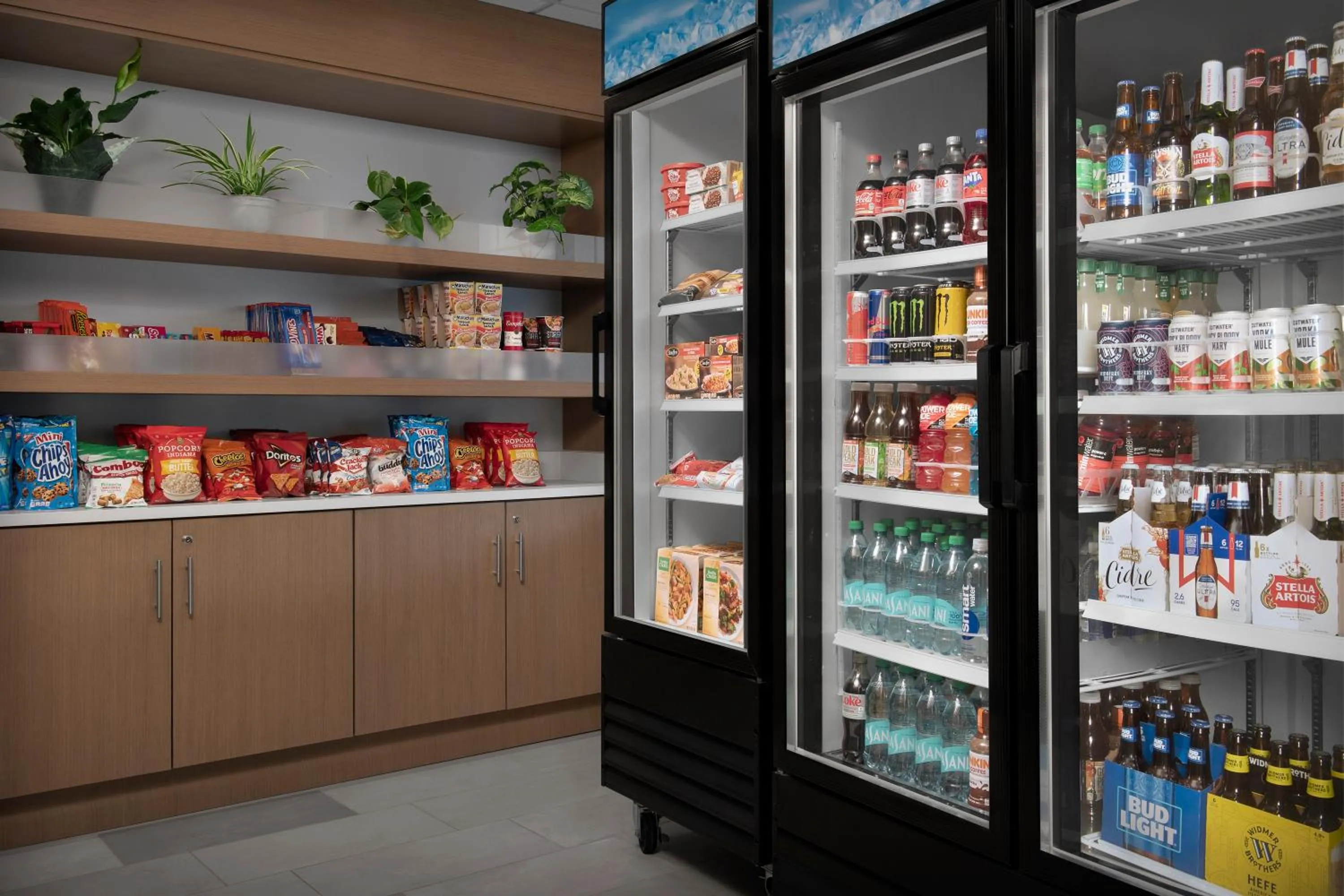 Supermarket/grocery shop in Holiday Inn Express Spokane Airport by IHG