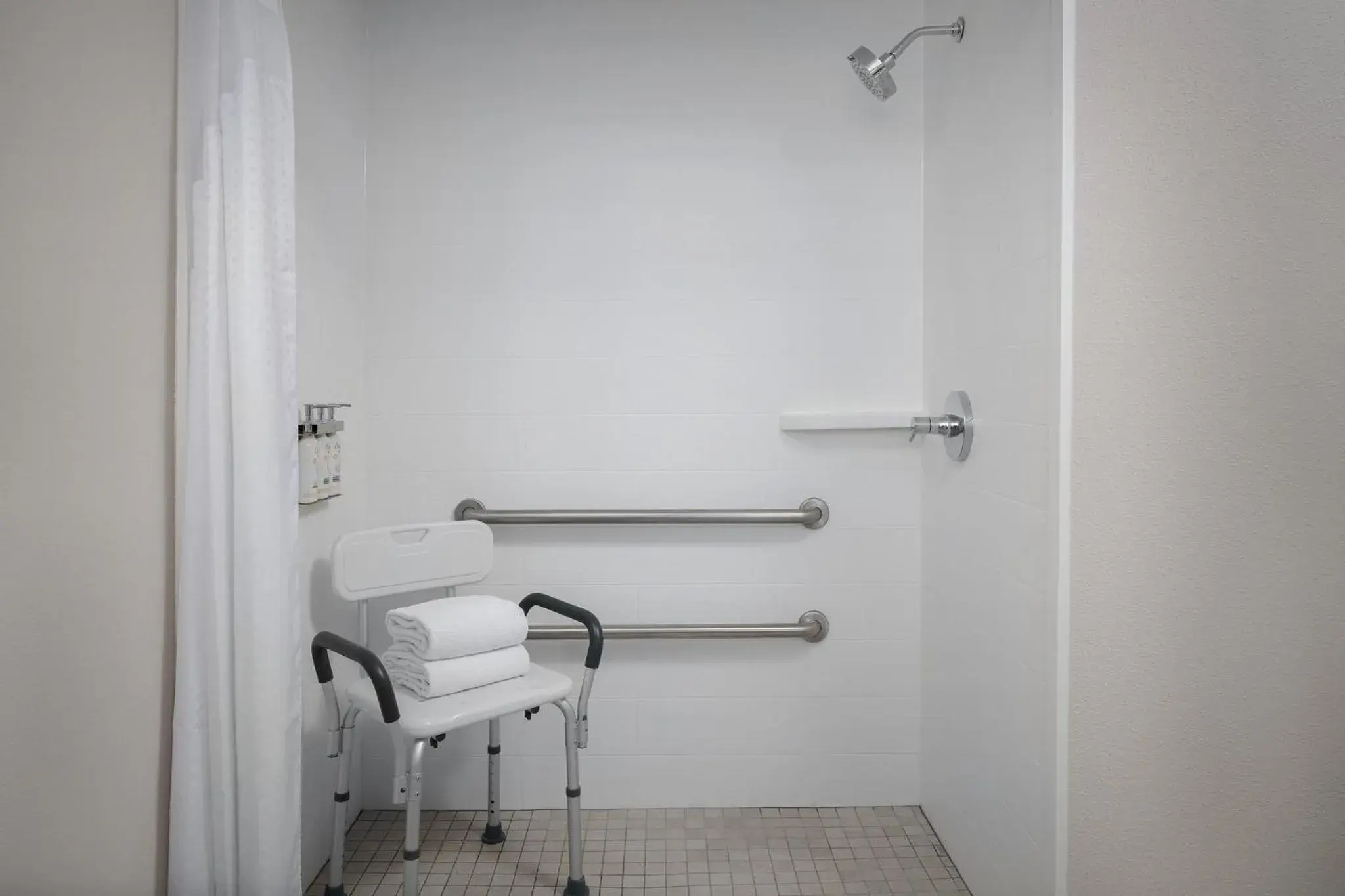 Twin Room - Mobility Access/Hearing Accessible in Holiday Inn Express Spokane Airport by IHG Twin Room - Mobility Access/Hearing Accessible in Holiday Inn Express Spokane Airport by IHG