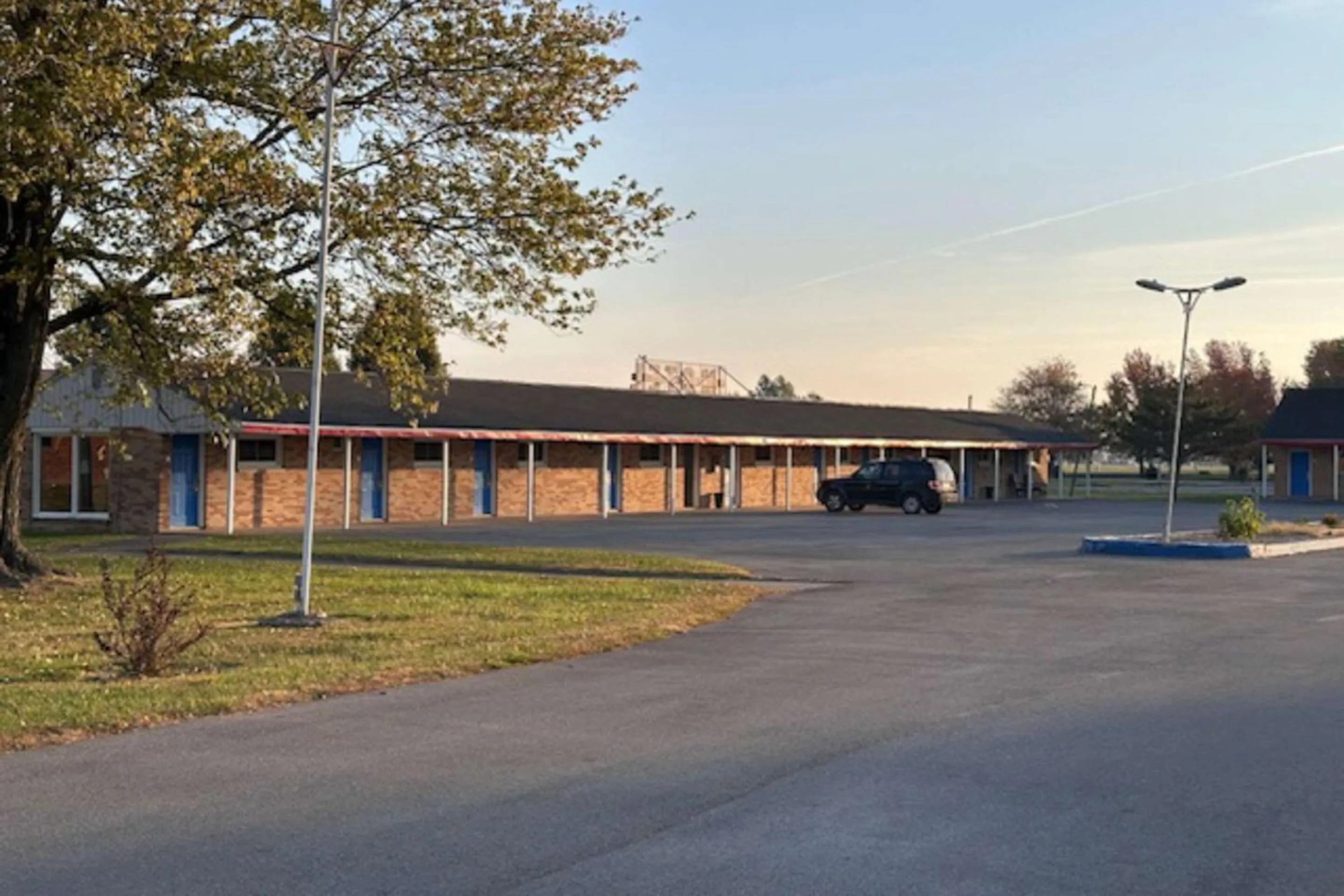 Property building in Rodeway Inn Flora