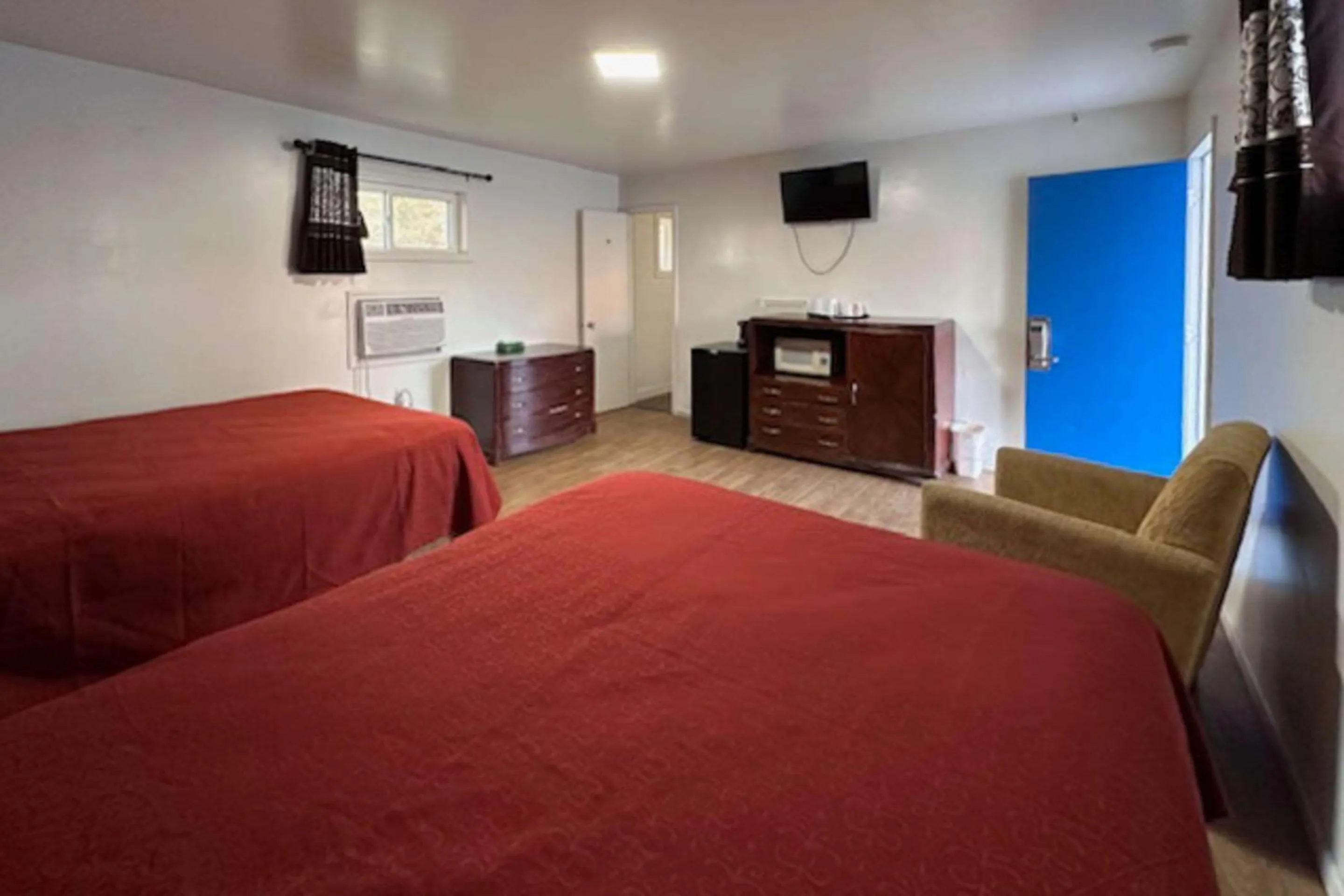 Bedroom, Bed in Rodeway Inn Flora
