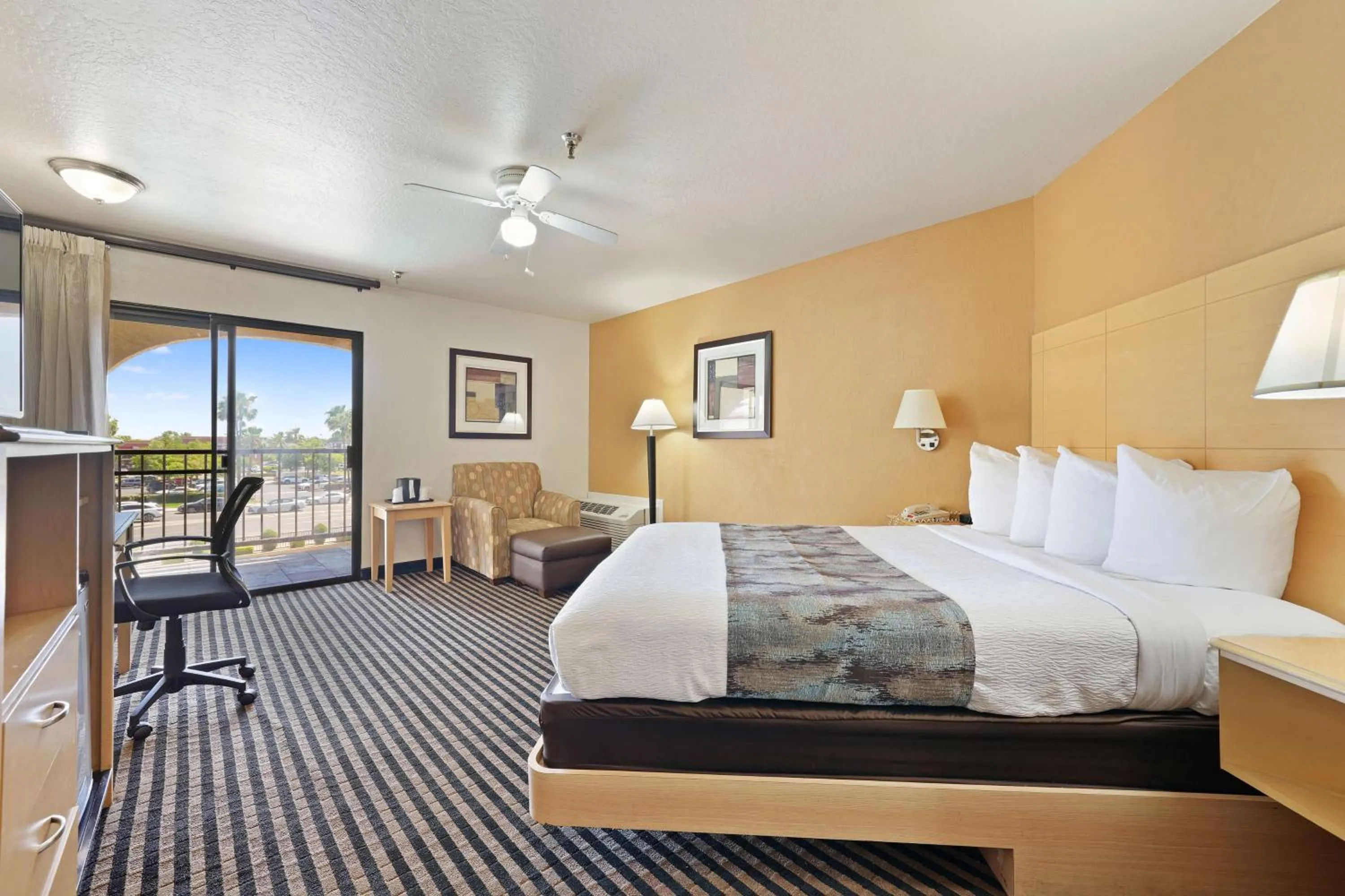 Photo of the whole room, Bed in Best Western Plus Executive Inn & Suites
