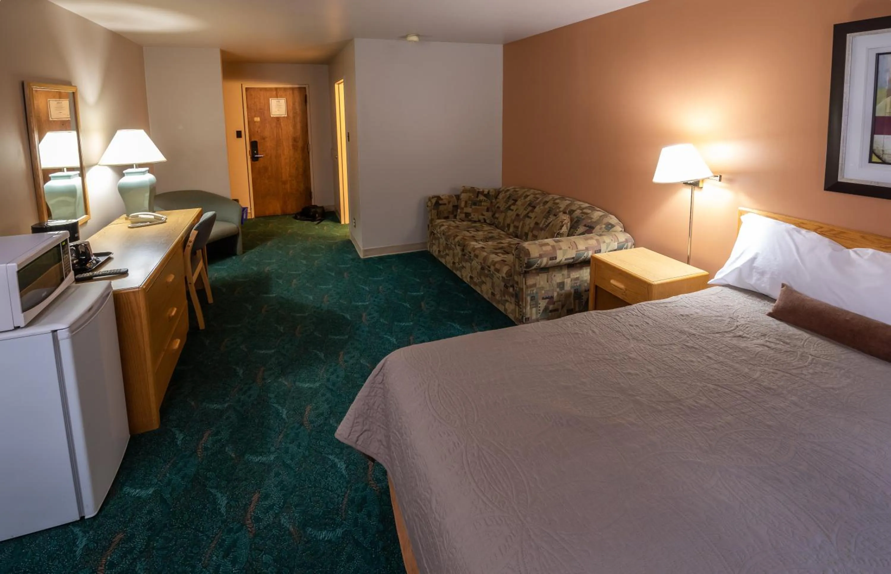 Photo of the whole room, Bed in Keystone Motor Inn