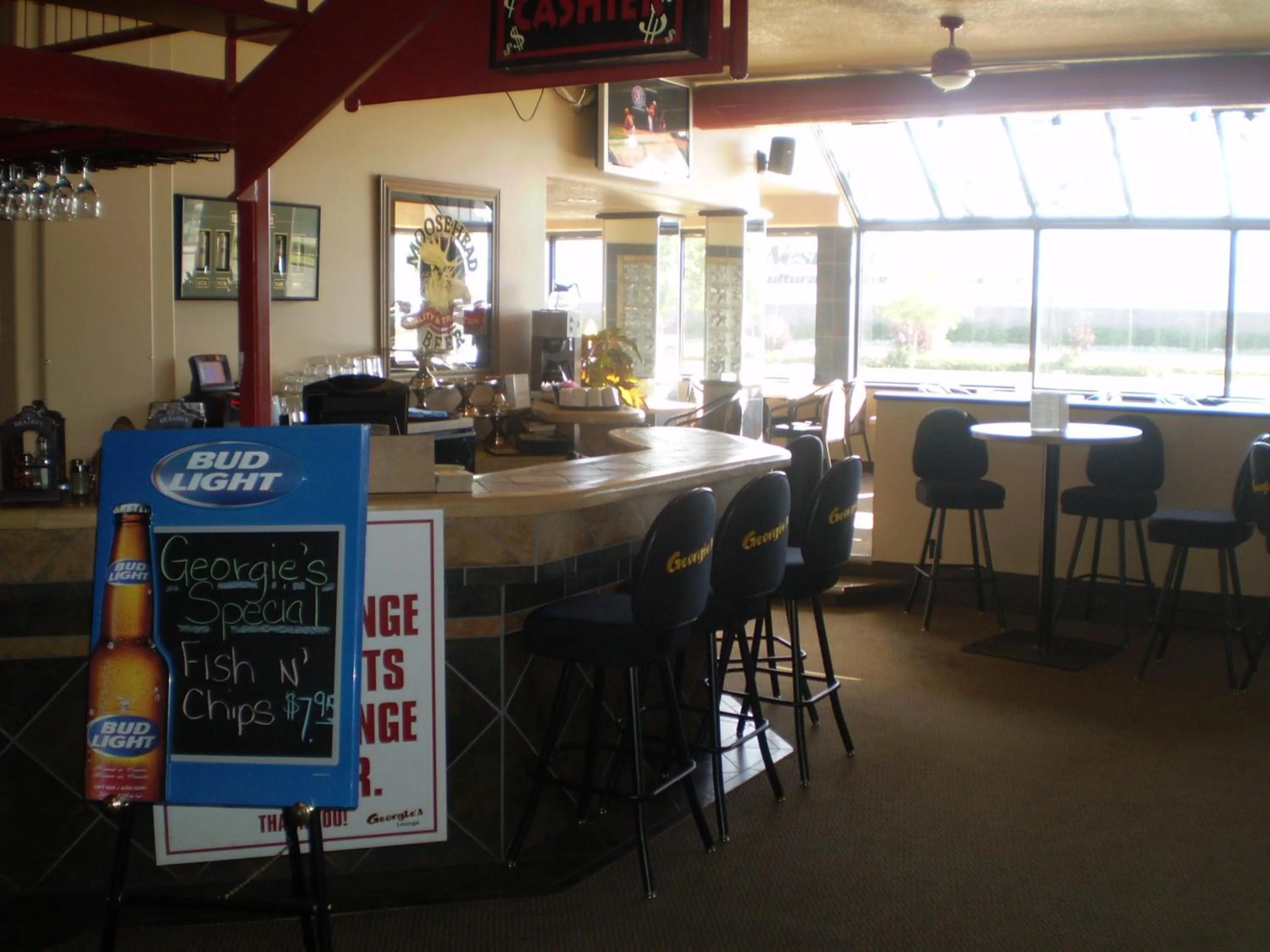 Lounge or bar in Keystone Motor Inn