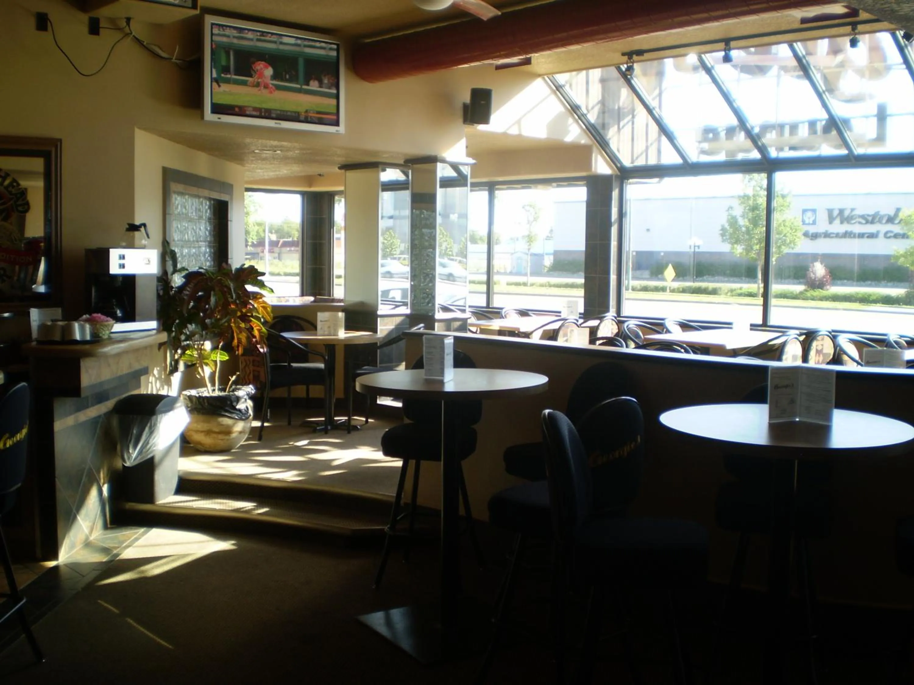 Lounge or bar in Keystone Motor Inn