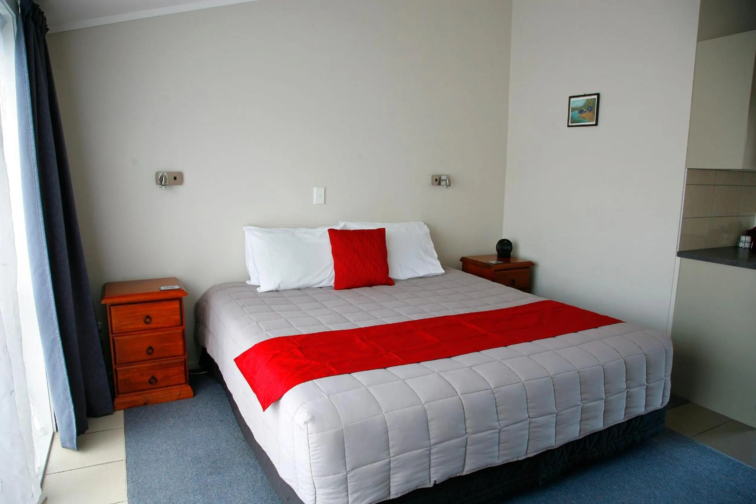 Bedroom, Bed in Touchwood Motor Lodge