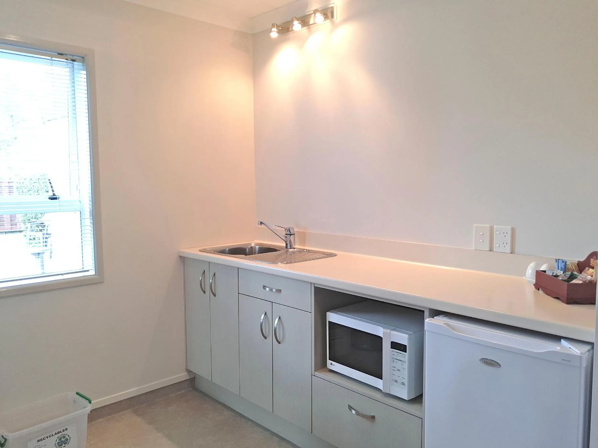 Kitchen or kitchenette in Touchwood Motor Lodge