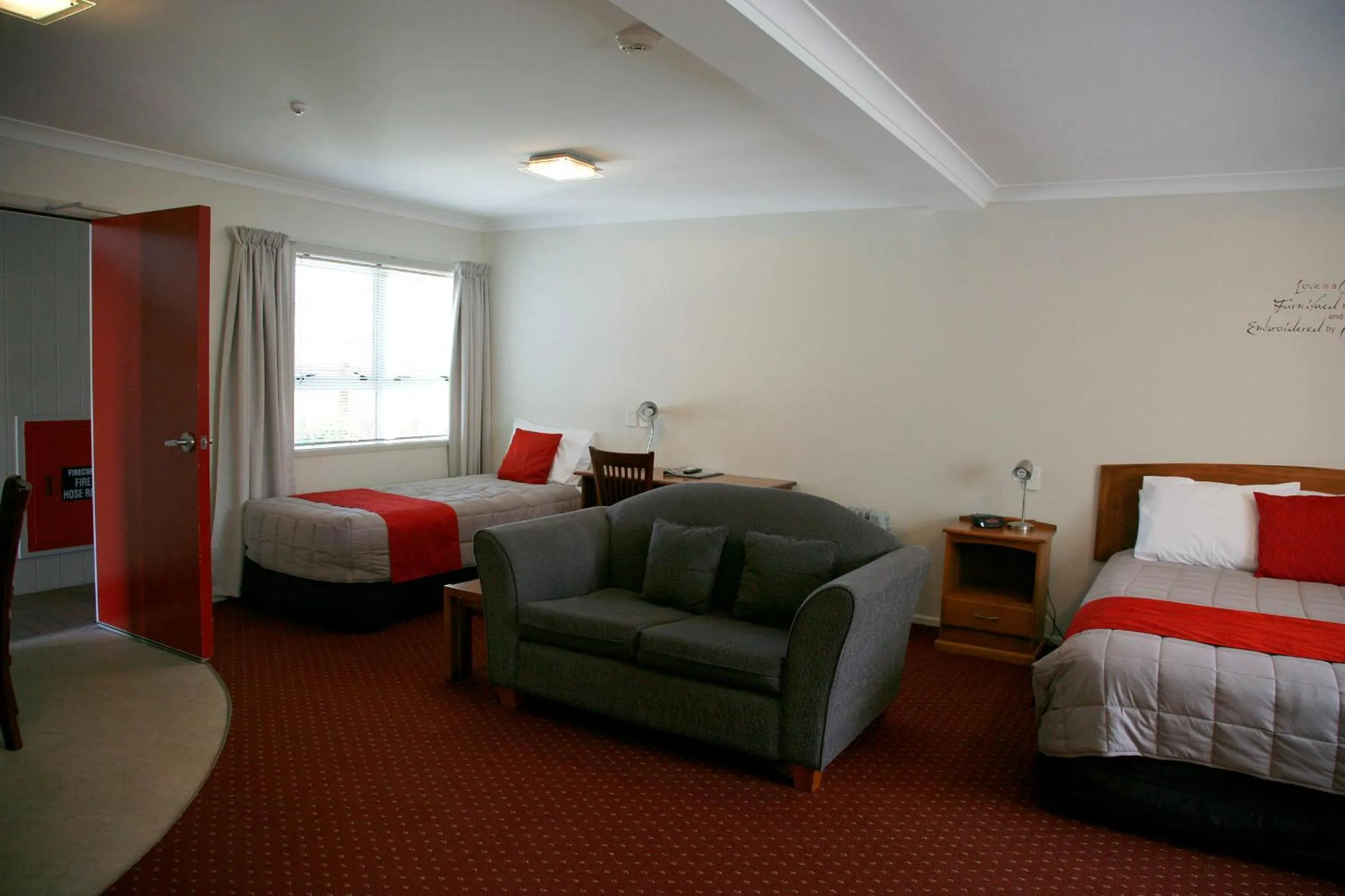 Bedroom, Bed in Touchwood Motor Lodge