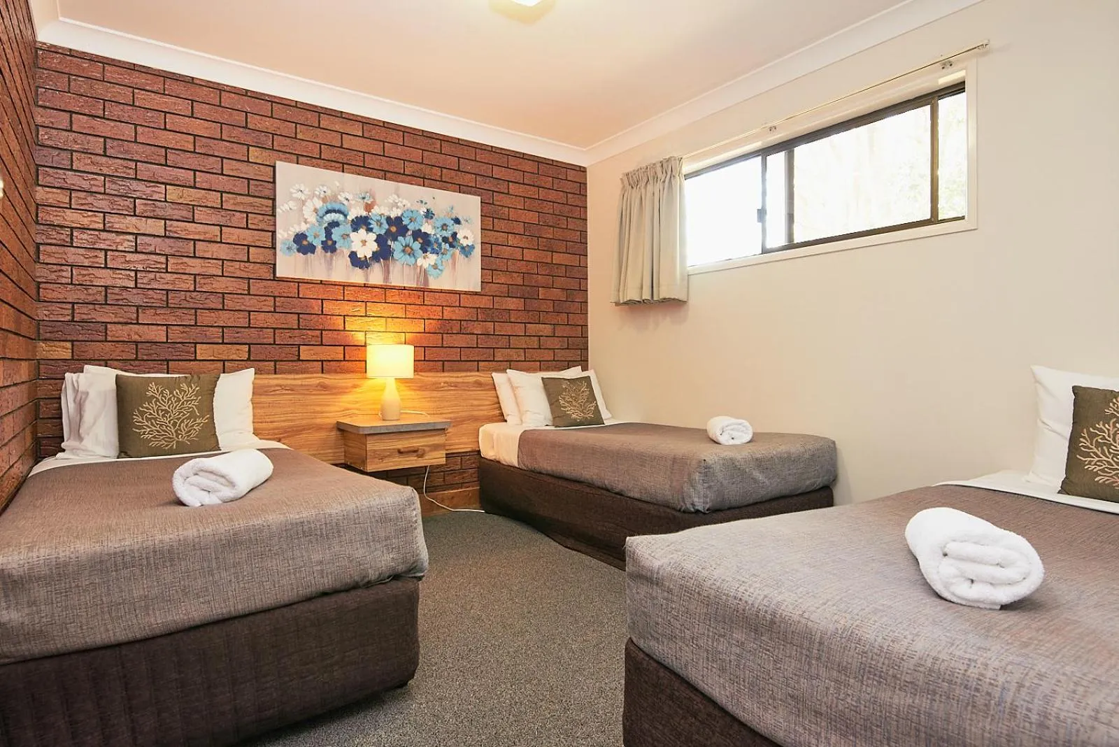 Bedroom, Bed in Ruthven Street Motor Inn