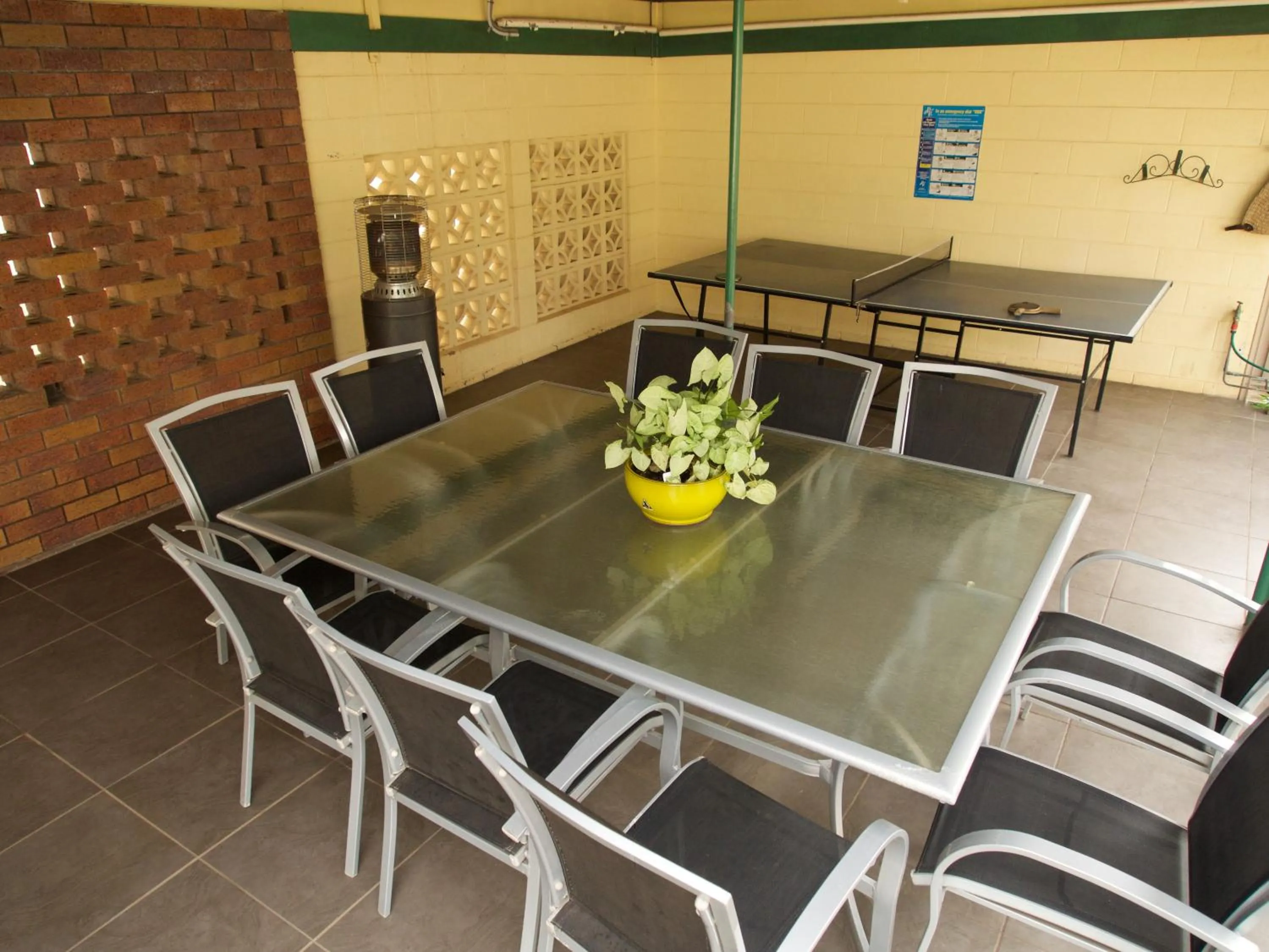 BBQ facilities in Ruthven Street Motor Inn