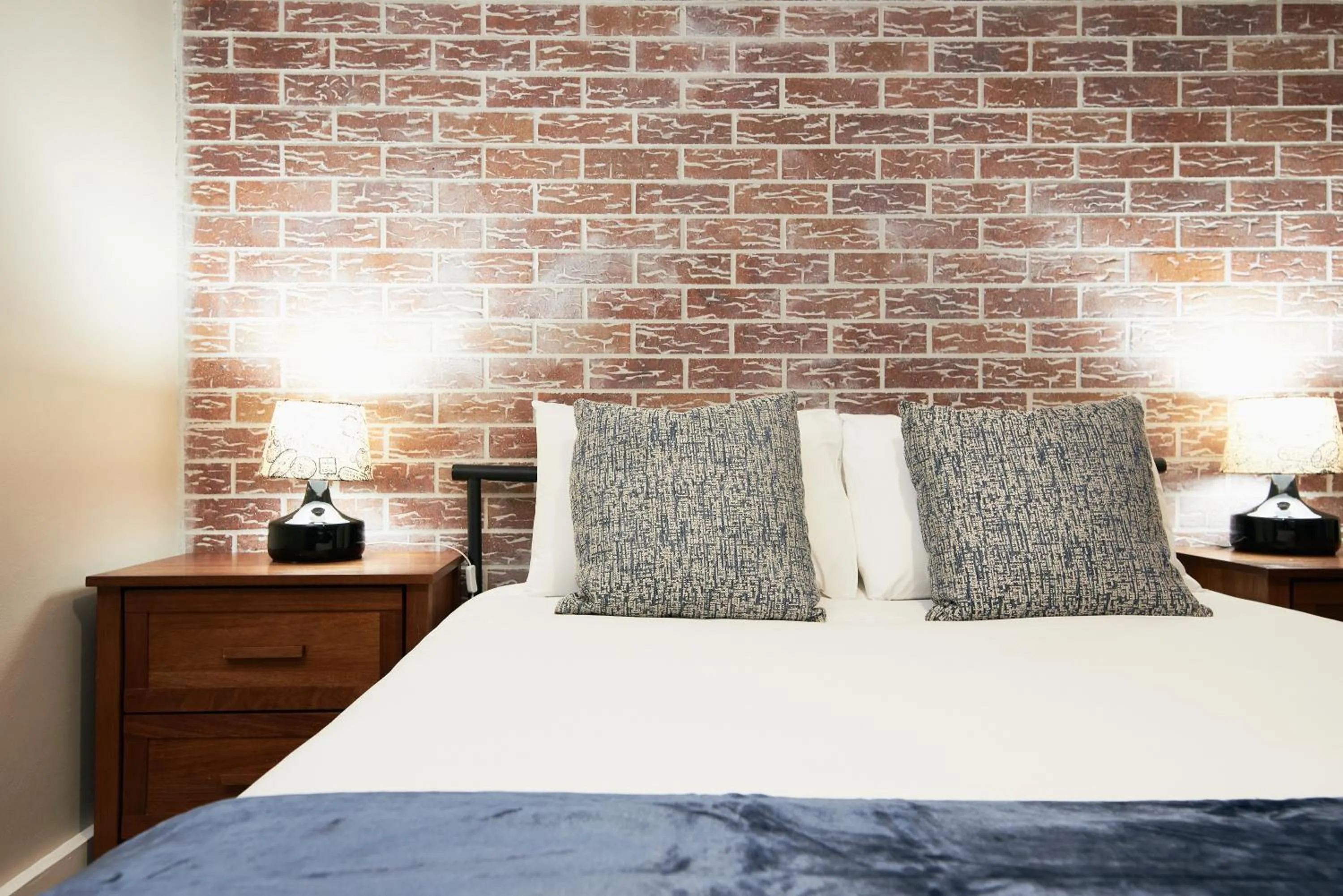 View (from property/room), Bed in Ruthven Street Motor Inn