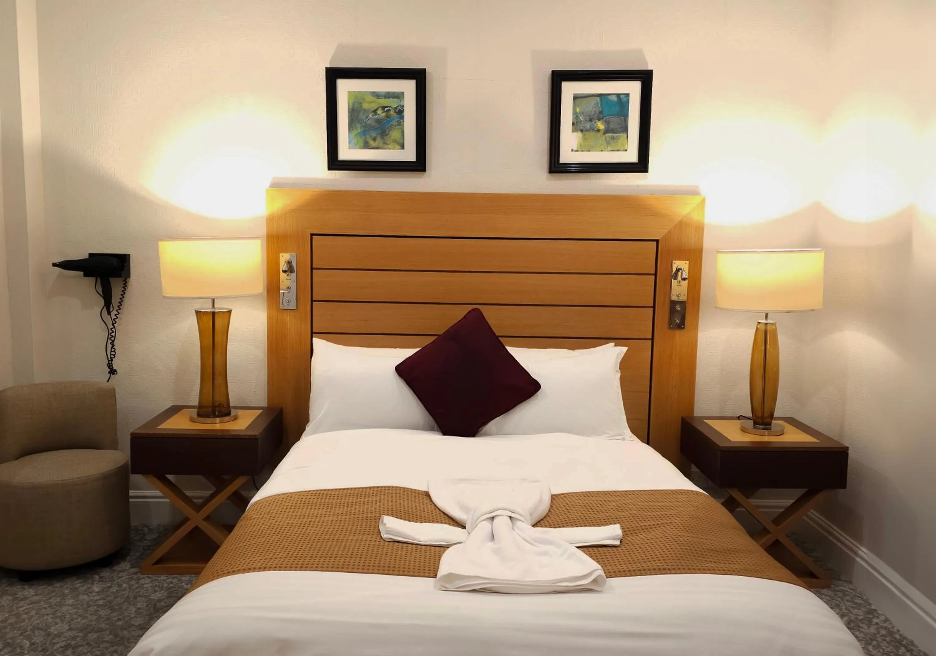 Deluxe Suite in Crown Hotel Stone