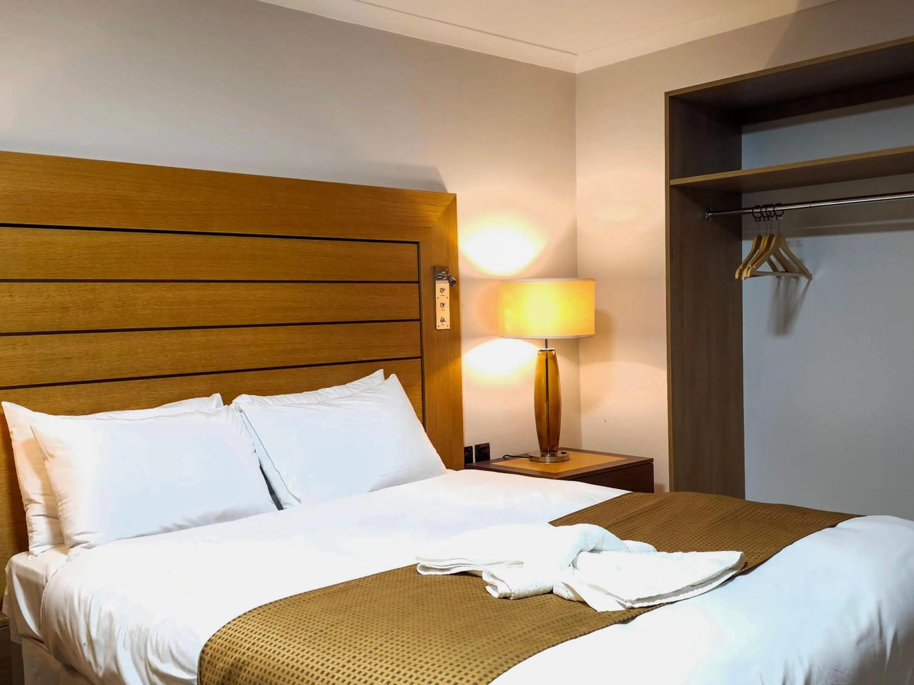 Deluxe Quadruple Room in Crown Hotel Stone