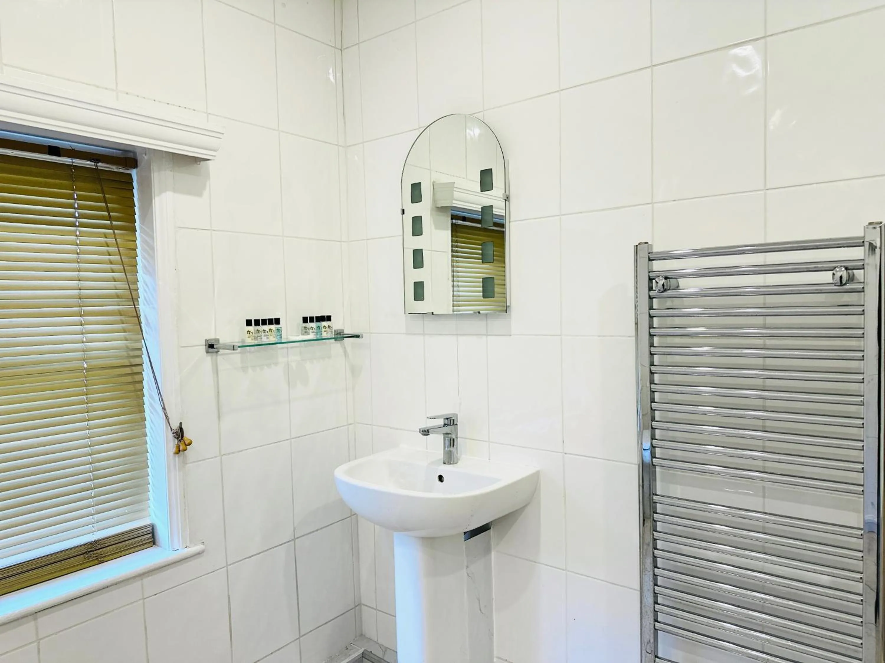Bathroom in Crown Hotel - Stone, Near Stoke-On-Trent by OYO