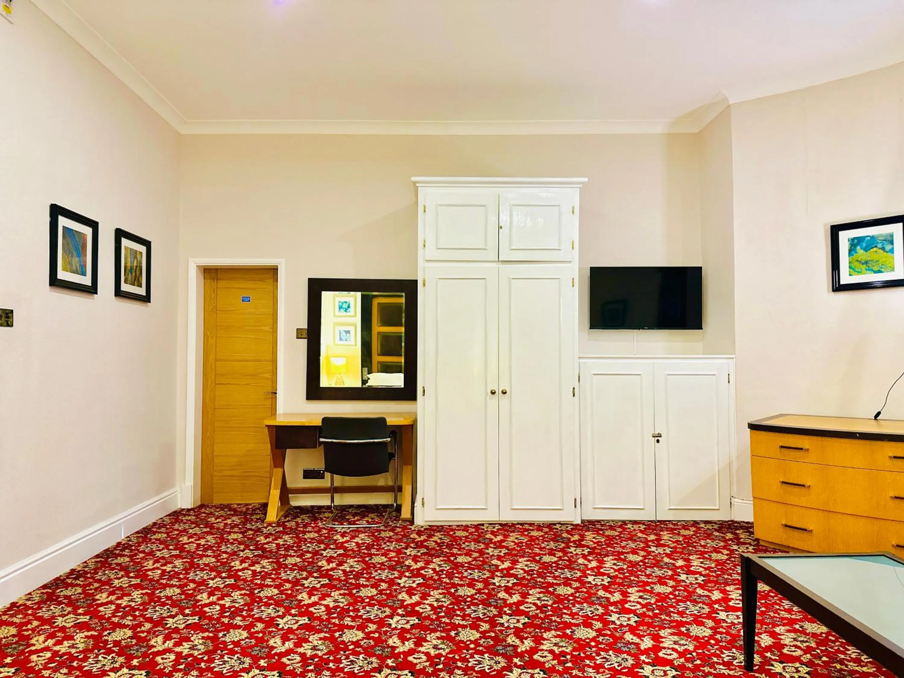 TV and multimedia in Crown Hotel - Stone, Near Stoke-On-Trent by OYO