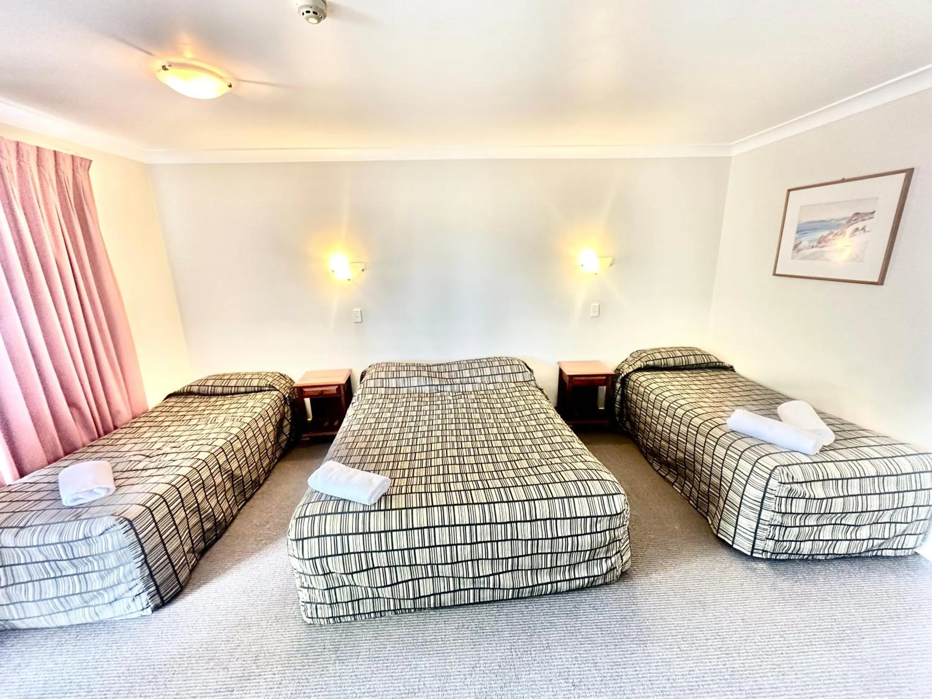 Bed in Elite Motor Inn