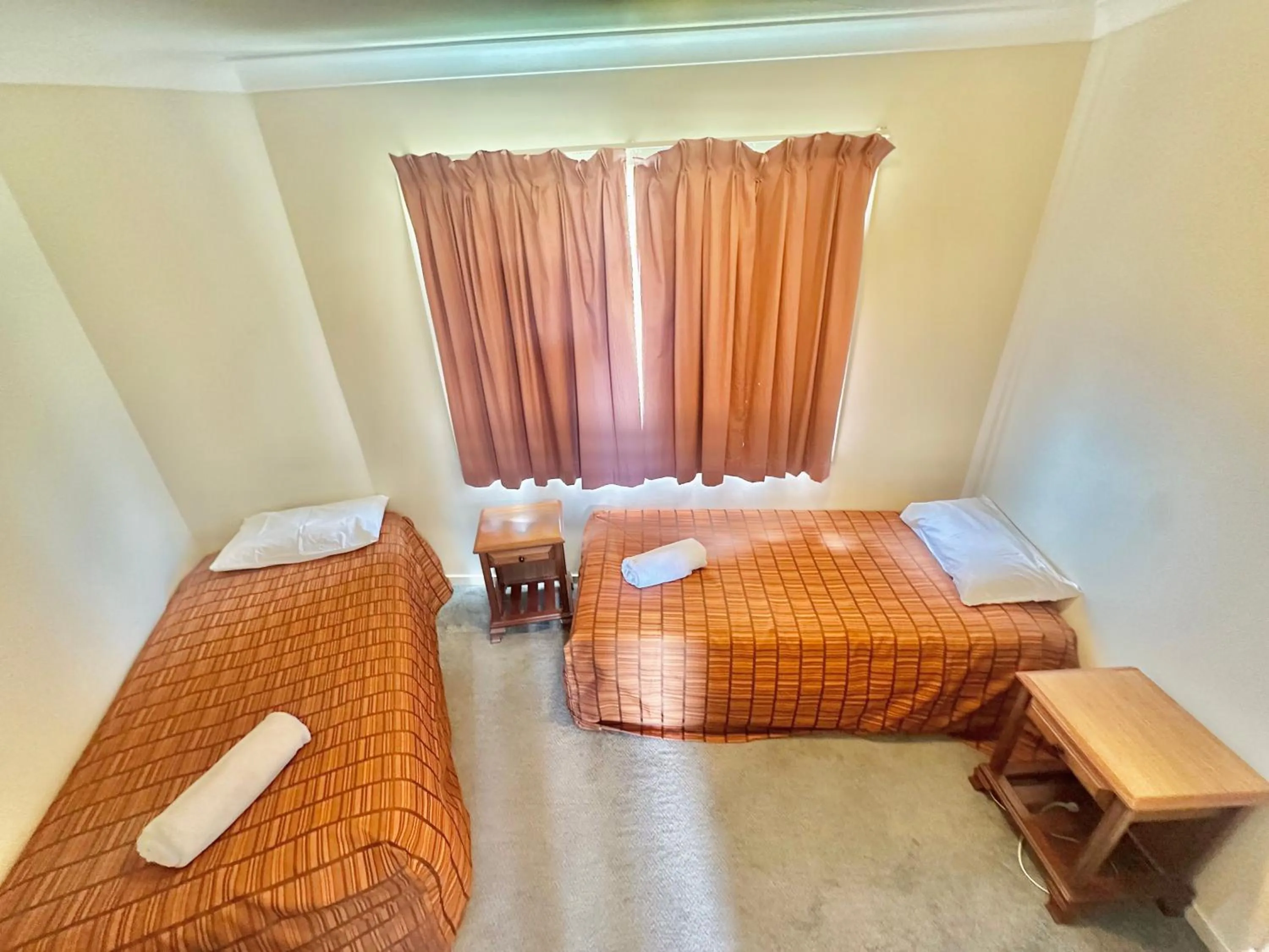 Bed in Elite Motor Inn