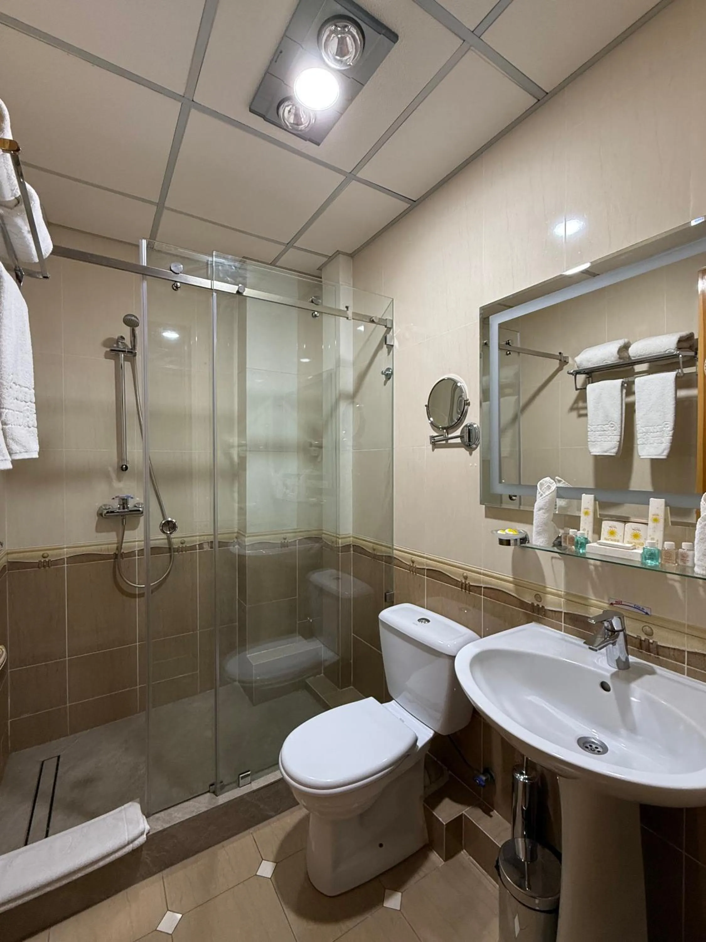 Shower in Hotel Grand Samarkand Superior - B