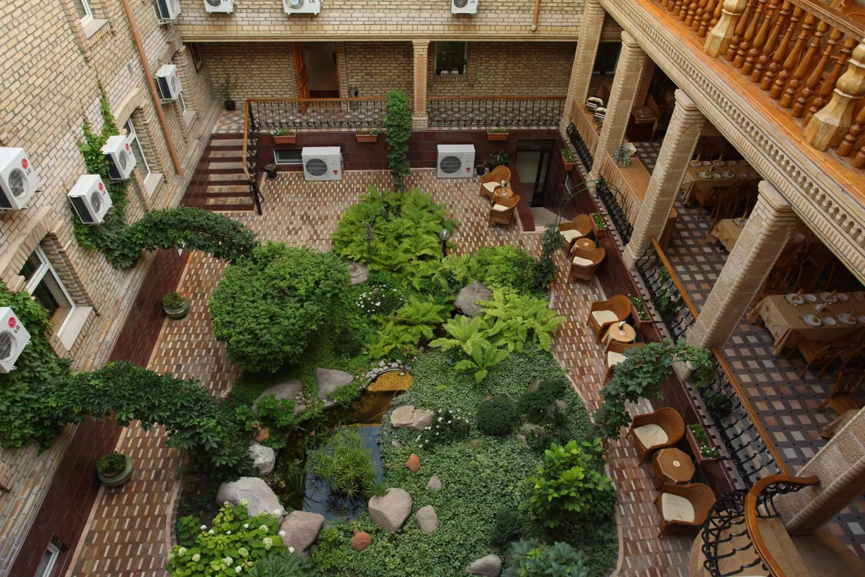 Garden in Hotel Grand Samarkand Superior - B