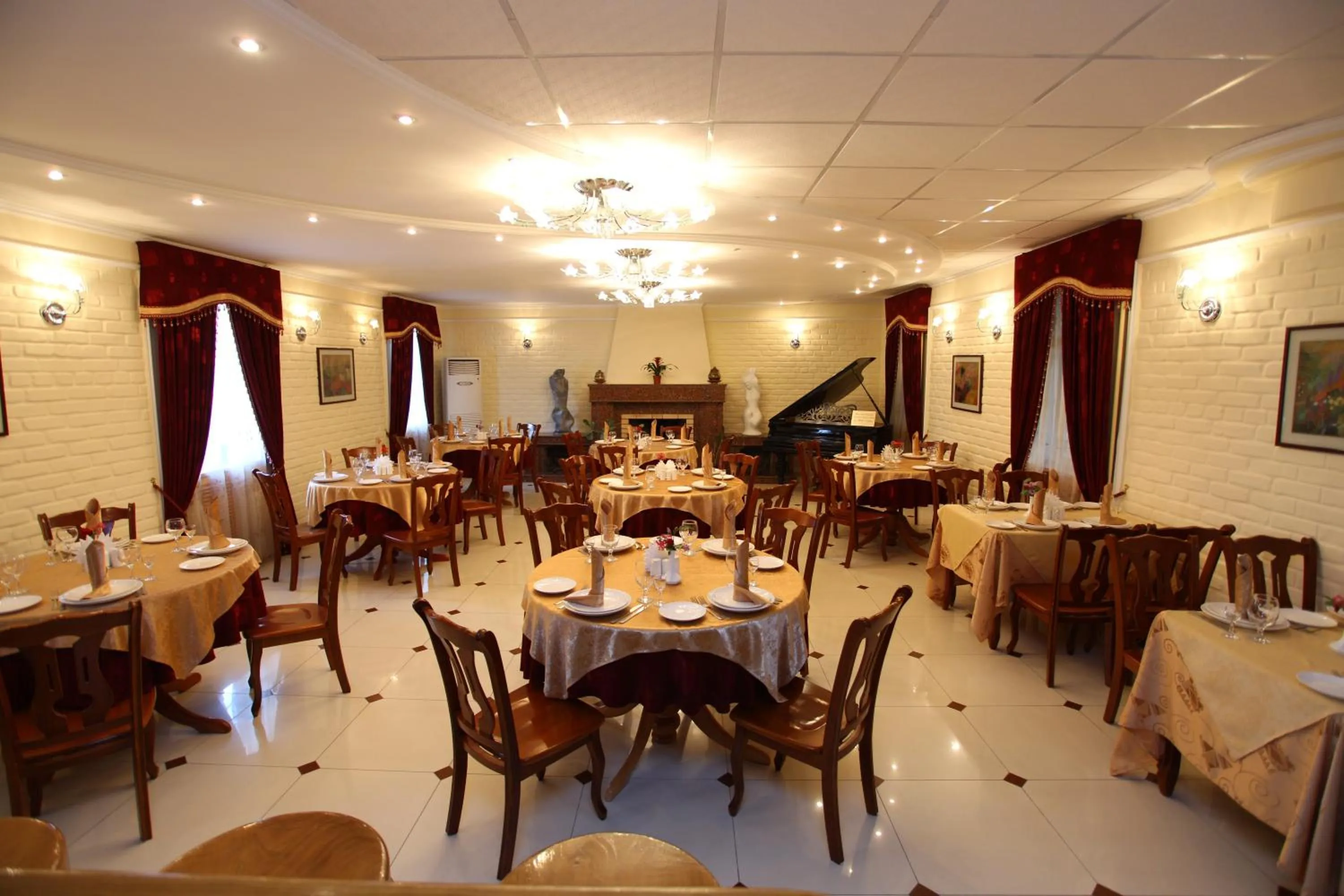 Restaurant/places to eat in Hotel Grand Samarkand Superior - B