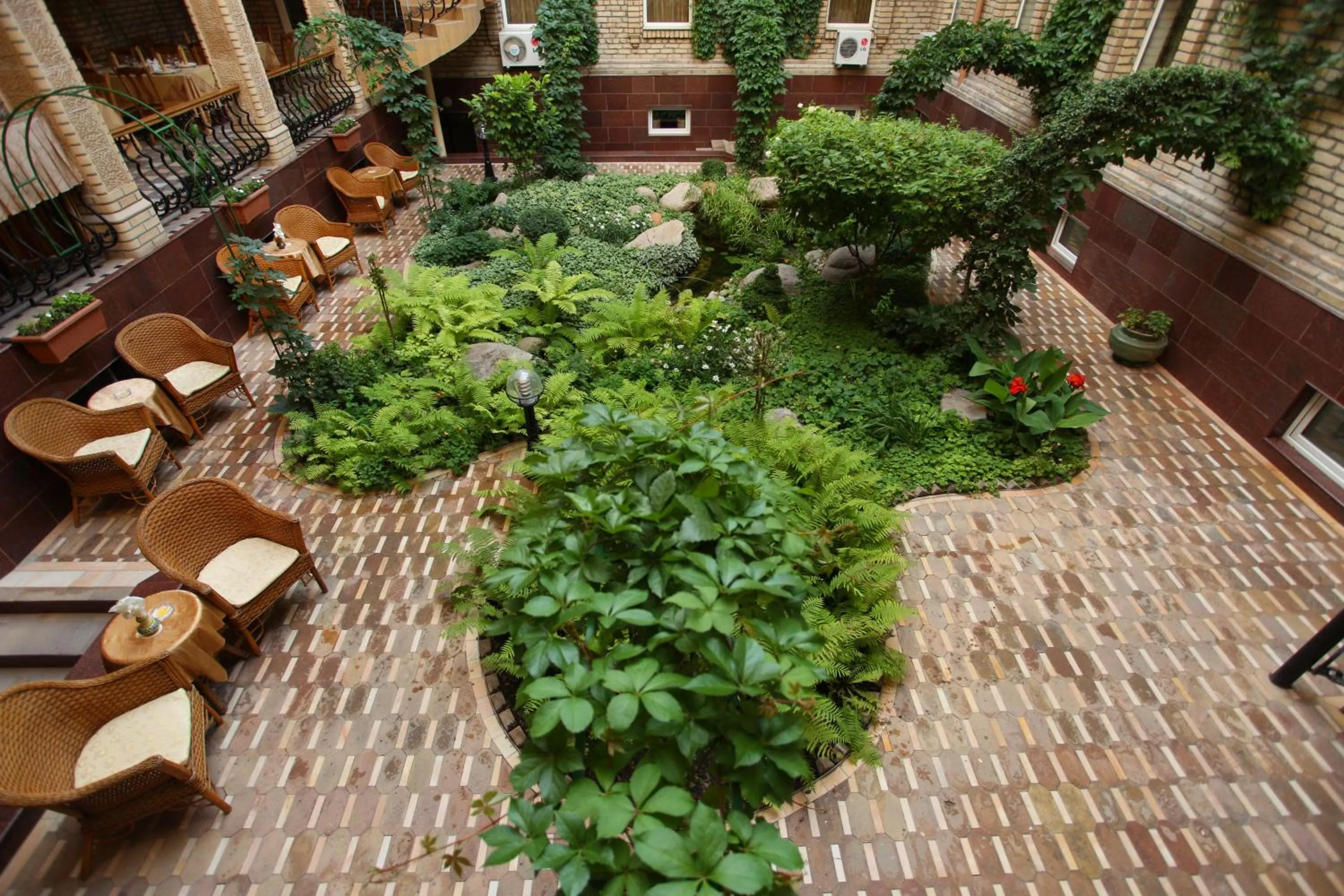 Garden in Hotel Grand Samarkand Superior - B