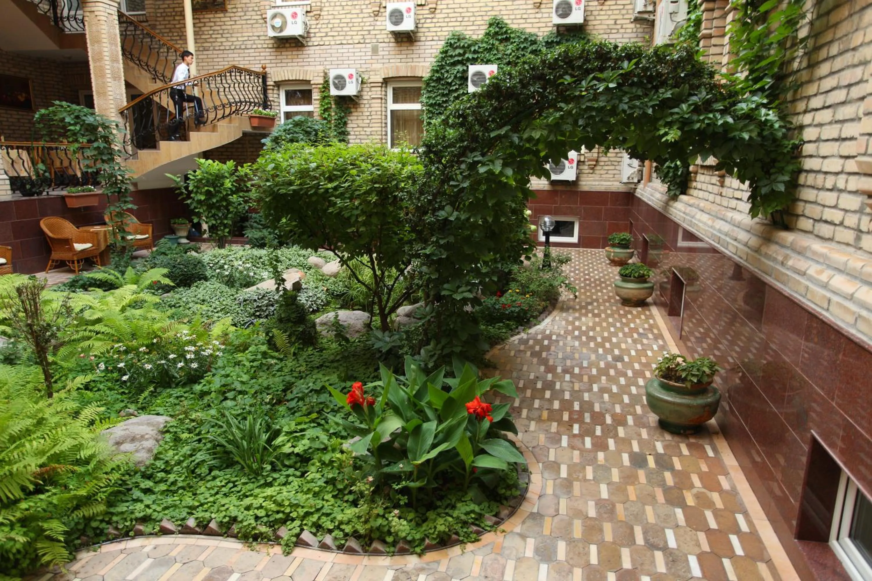 Garden in Hotel Grand Samarkand Superior - B
