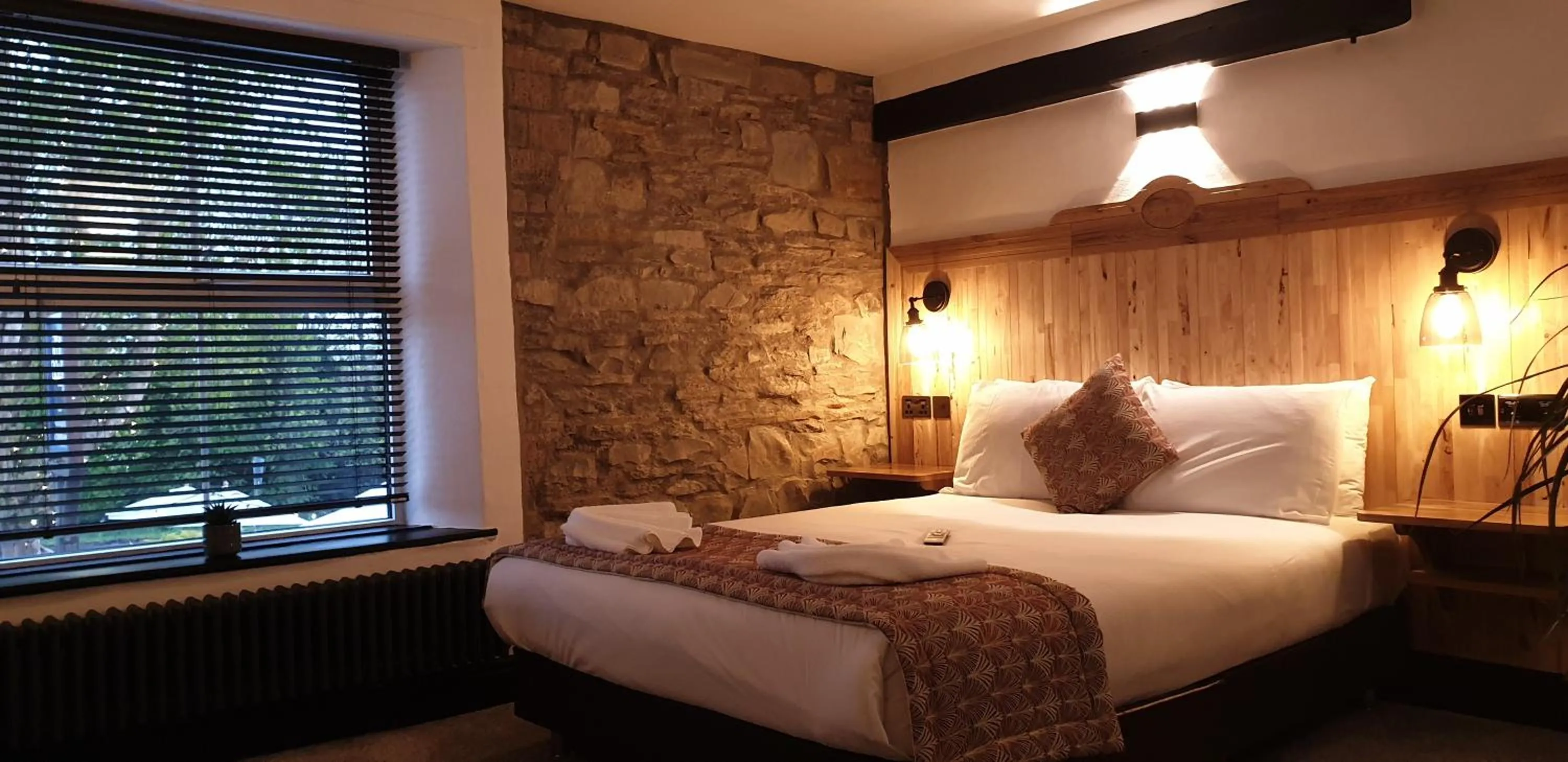 Bed in The Blue Boar - Historic Country Inn near Stratford-upon-Avon