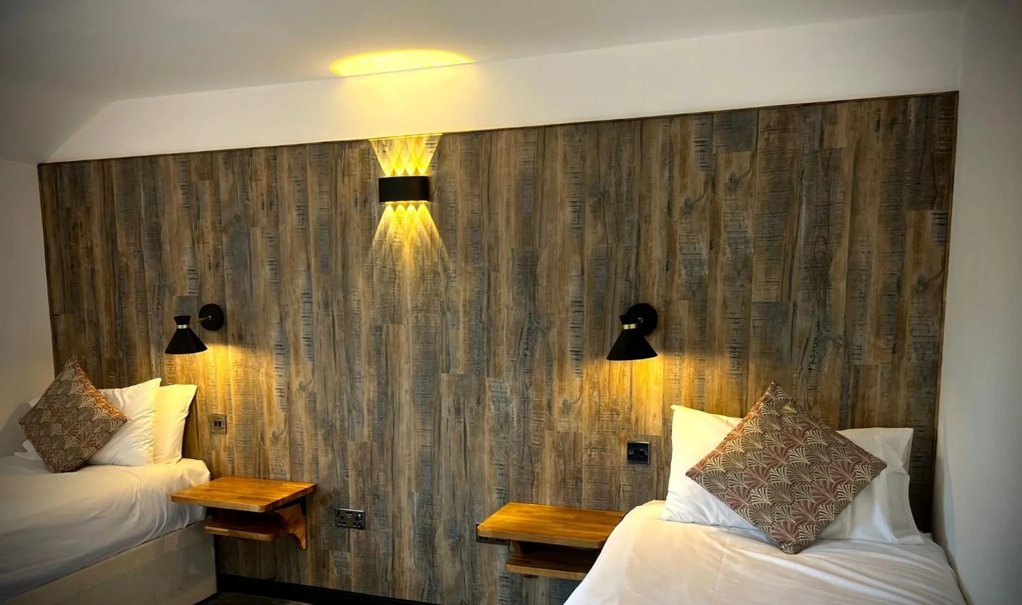 Bed in The Blue Boar - Historic Country Inn near Stratford-upon-Avon