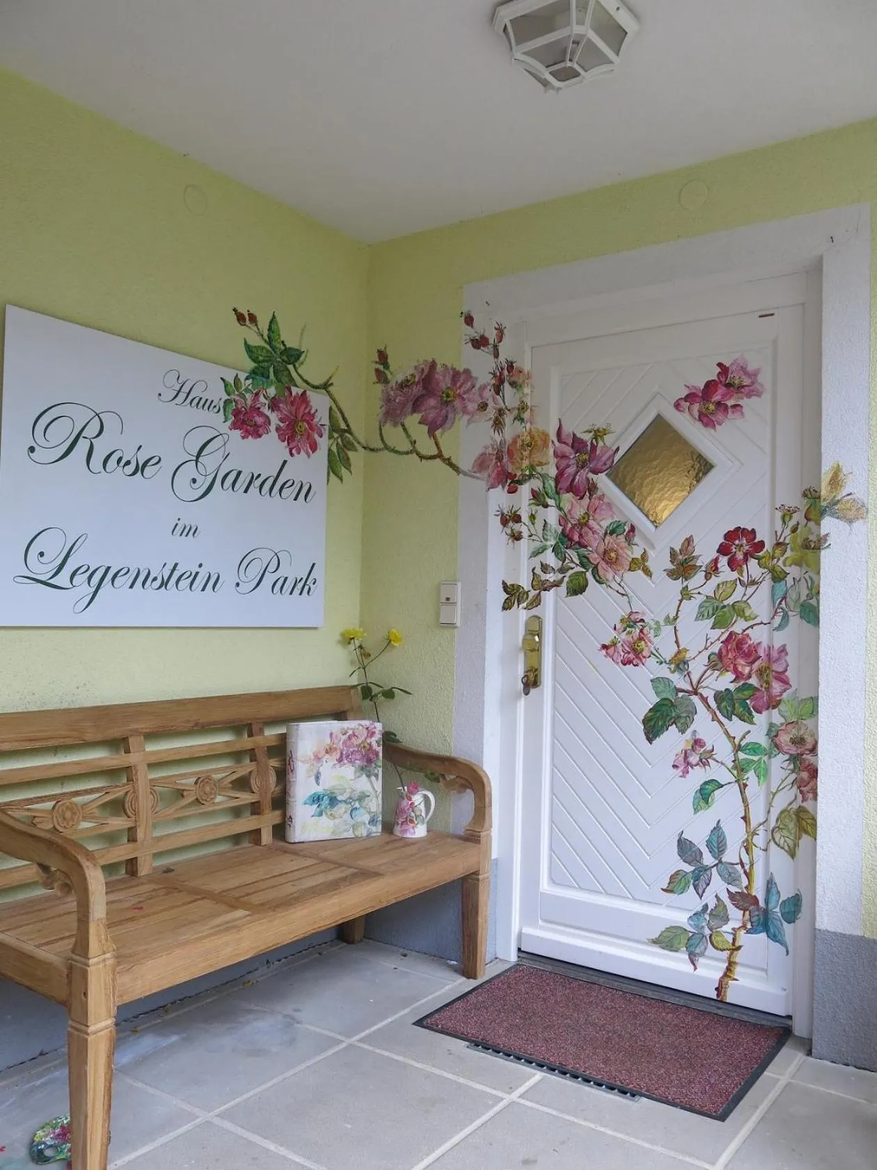 Facade/entrance in Hotel Restaurant - Häuserl im Wald Graz