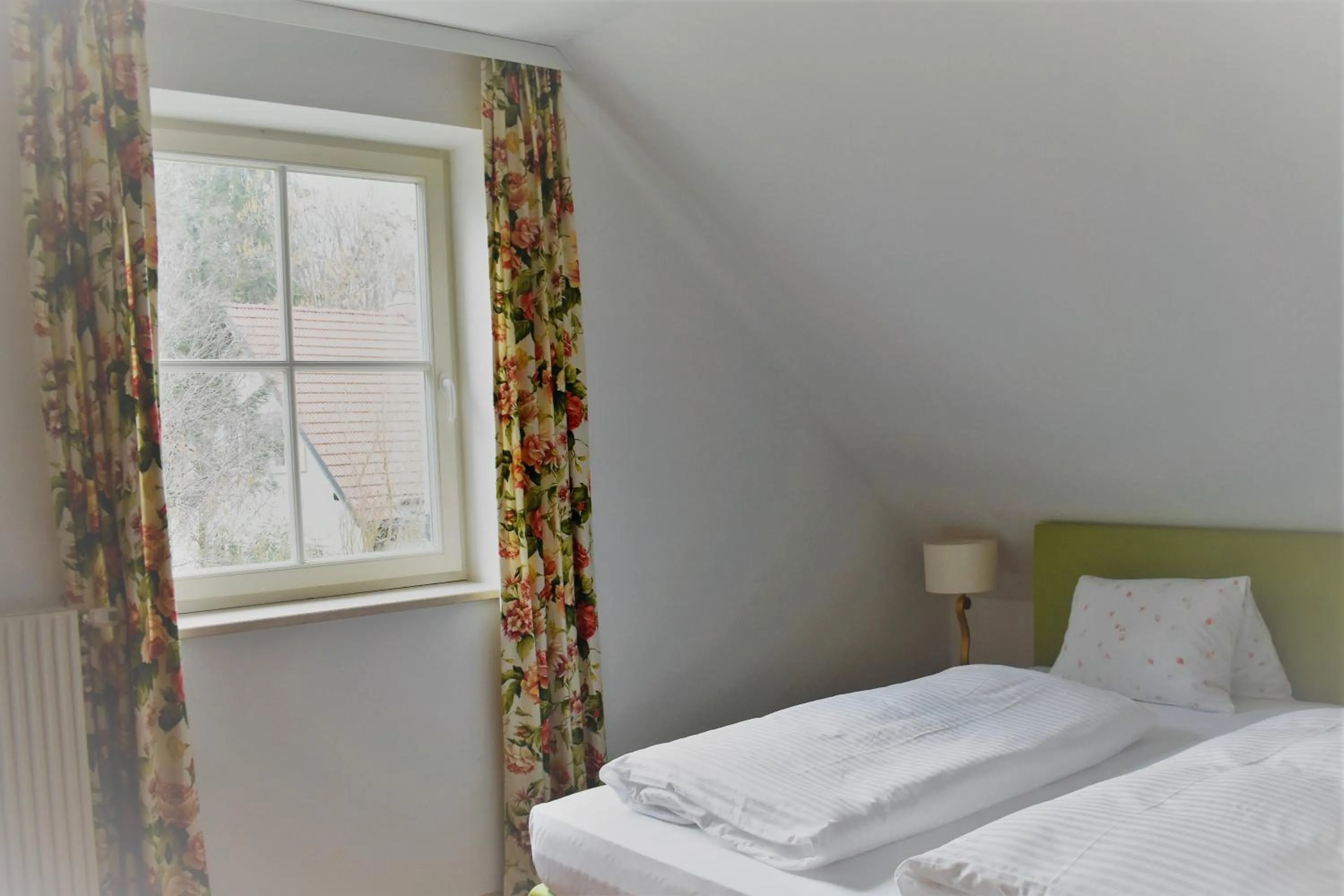 Photo of the whole room, Bed in Hotel Restaurant - Häuserl im Wald Graz