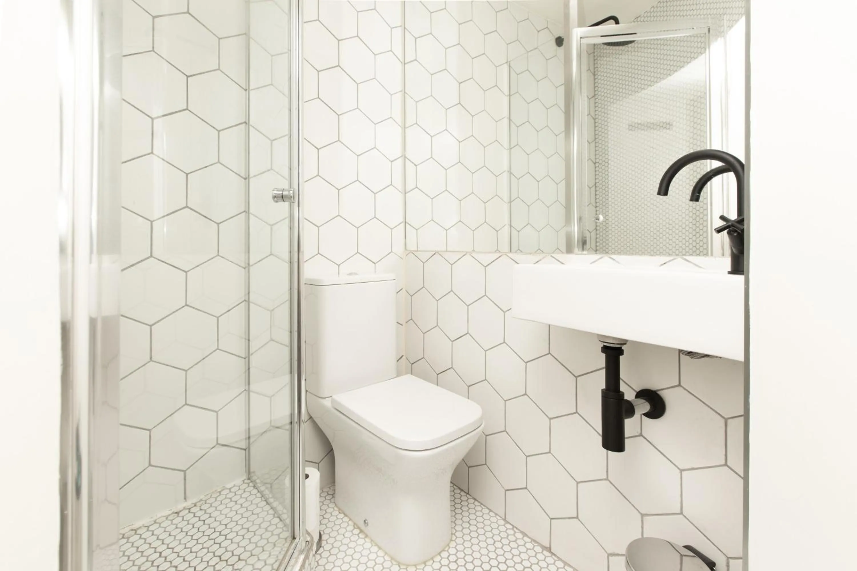 Toilet in Celentano's Restaurant with Rooms