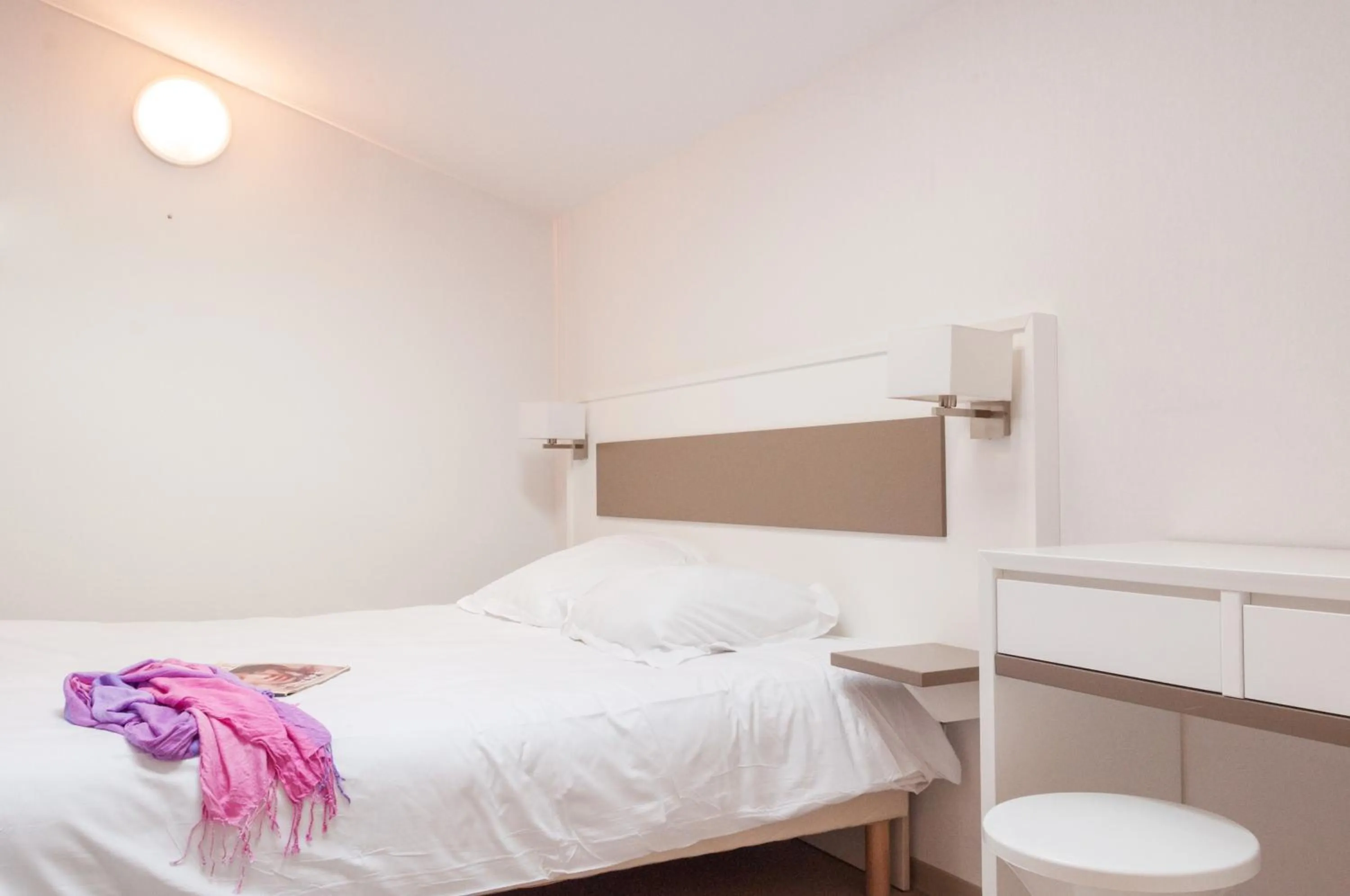 Bedroom, Bed in Vacancéole - Les Demeures Torrellanes - Saint-Cyprien