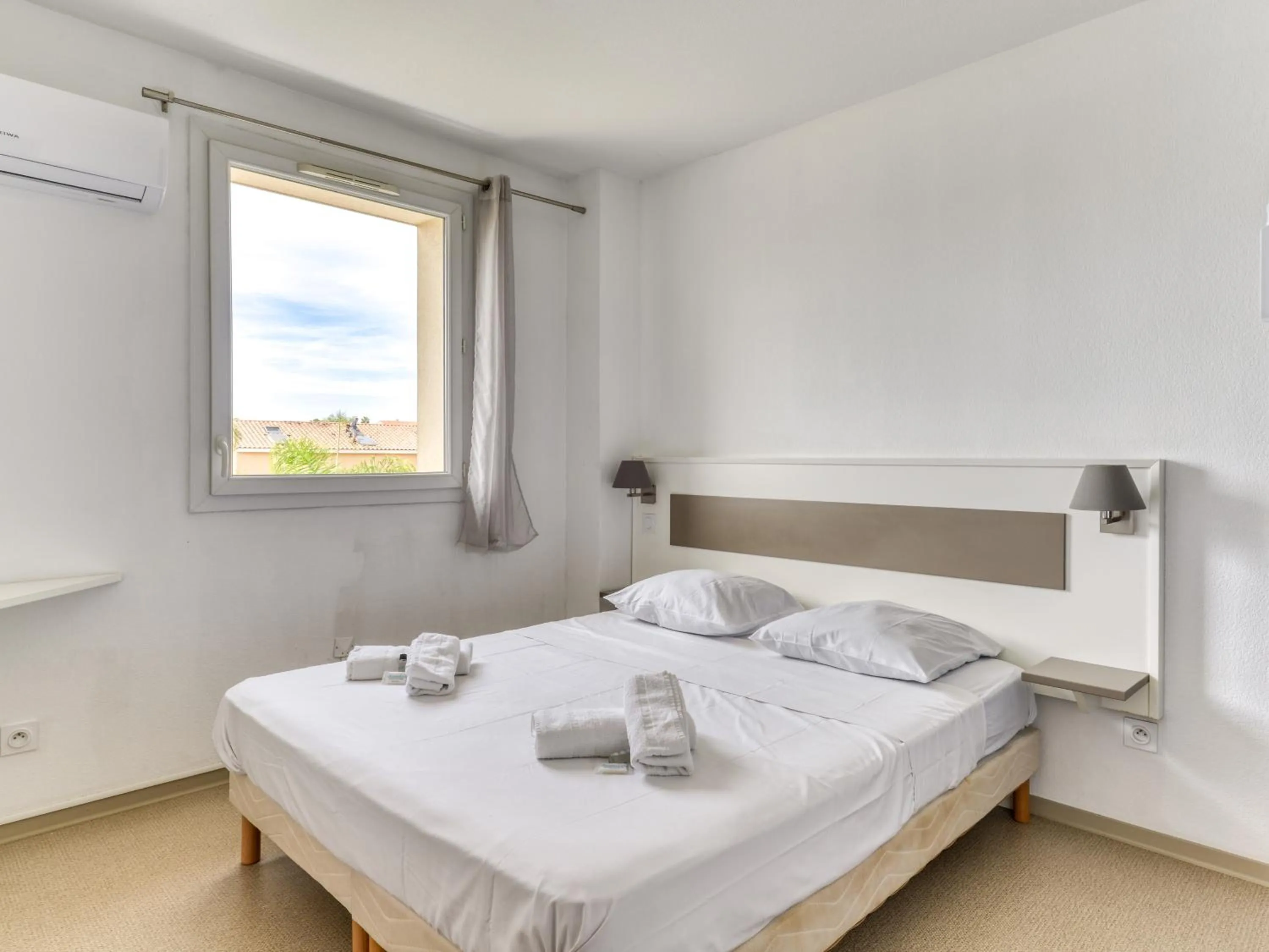 Bedroom, Bed in Vacancéole - Les Demeures Torrellanes - Saint-Cyprien