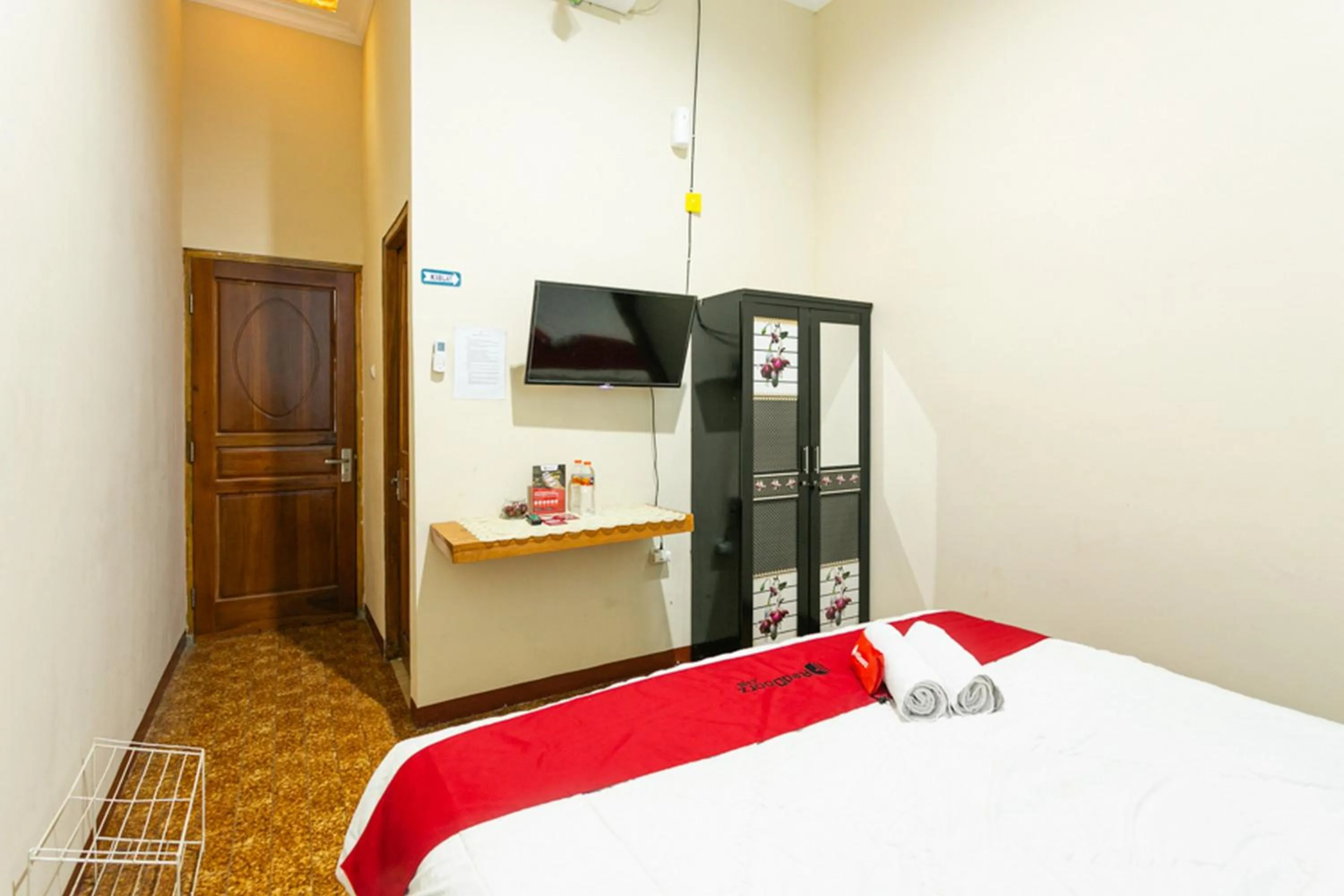 Bed in RedDoorz Syariah @ Sakinah Guesthouse