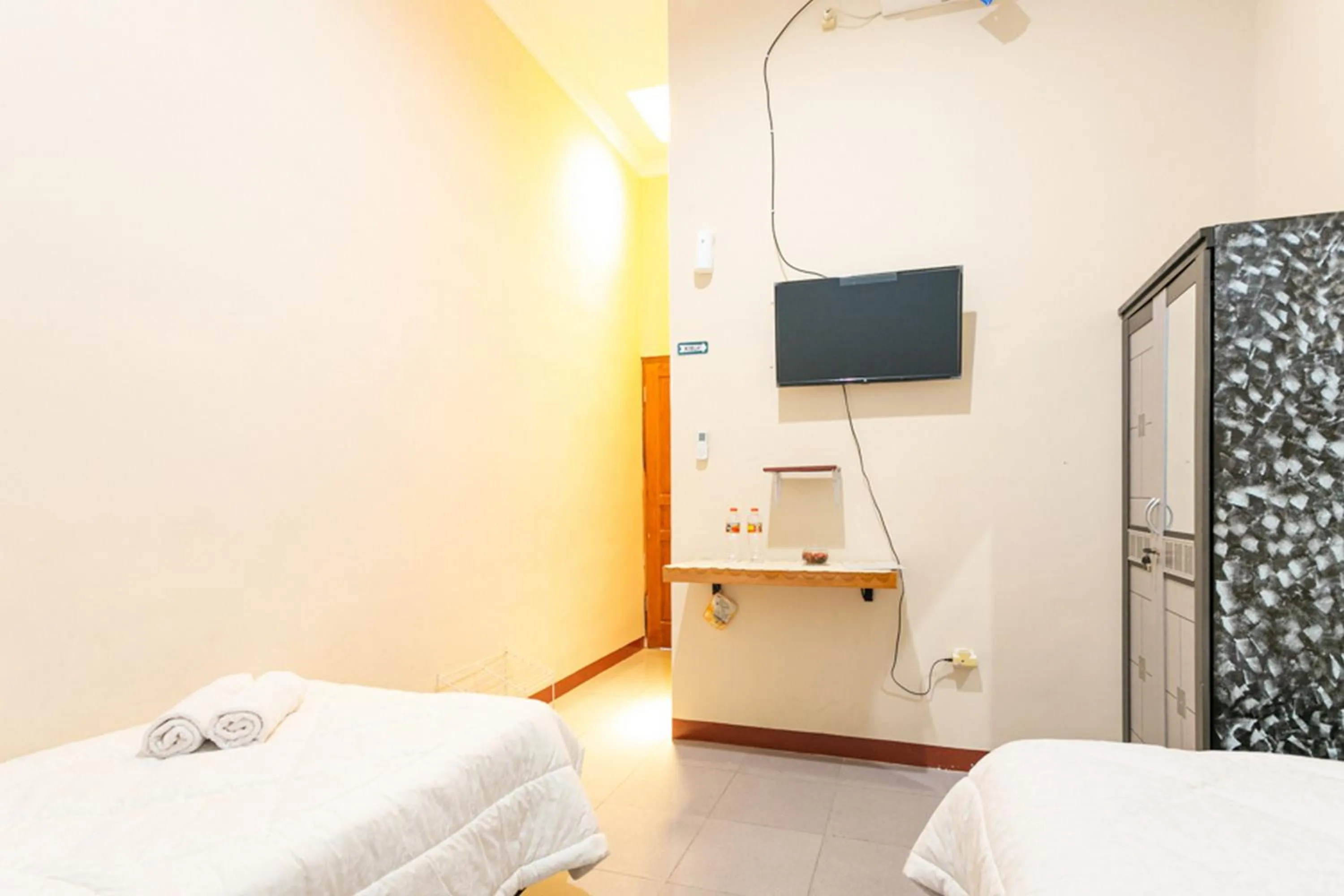 Bed in RedDoorz Syariah @ Sakinah Guesthouse