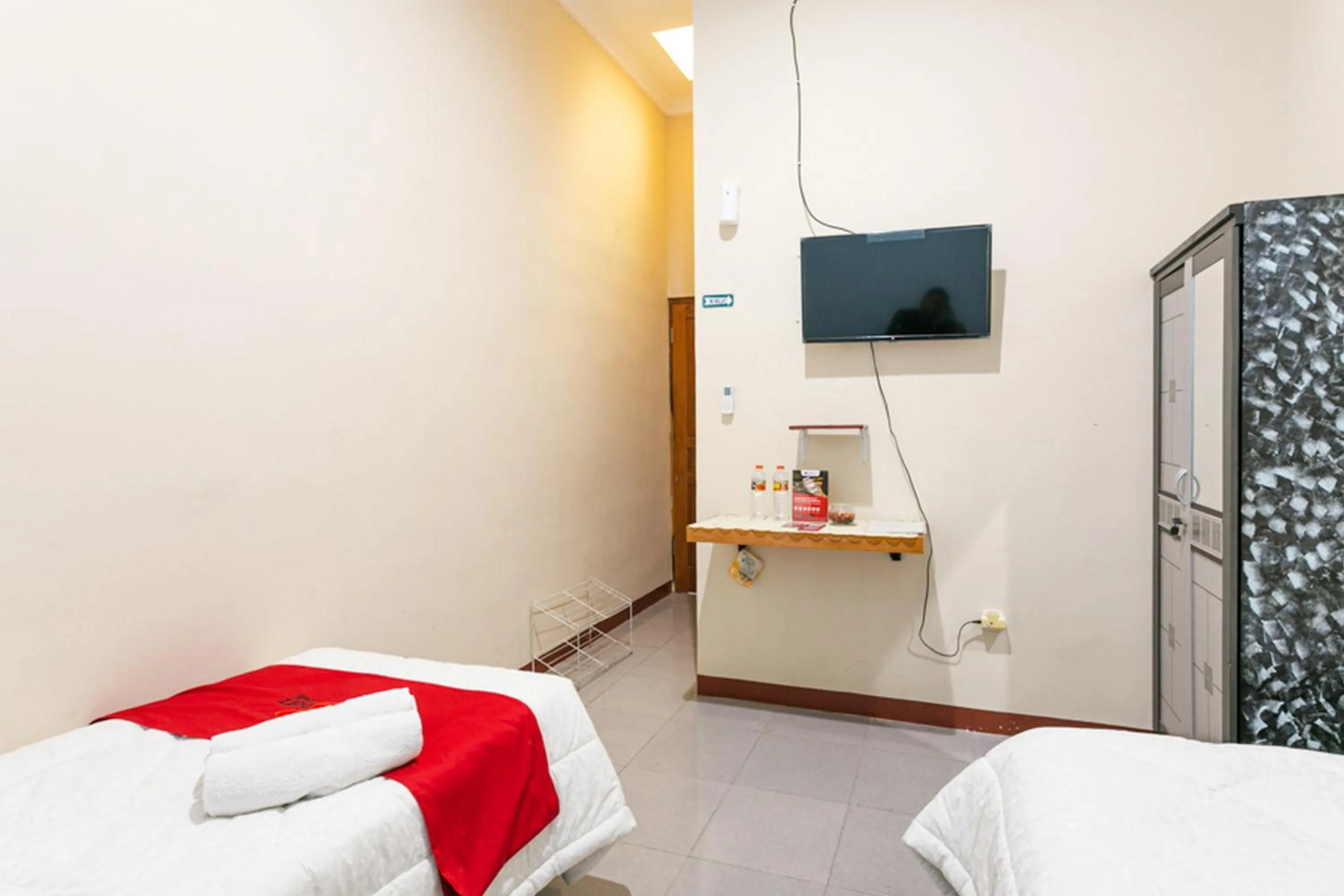 Bed in RedDoorz Syariah @ Sakinah Guesthouse