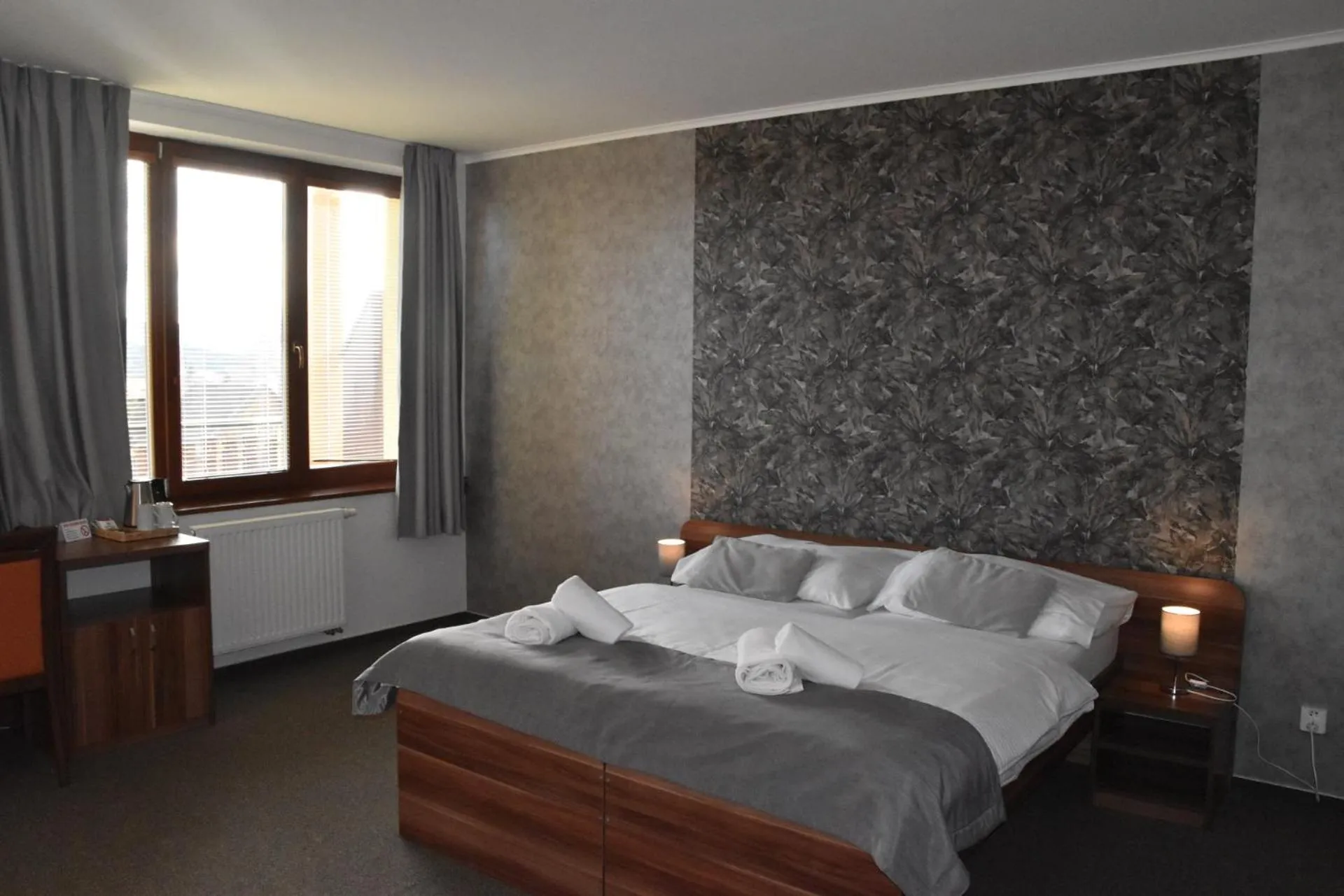 Photo of the whole room, Bed in Hotel Avalanche