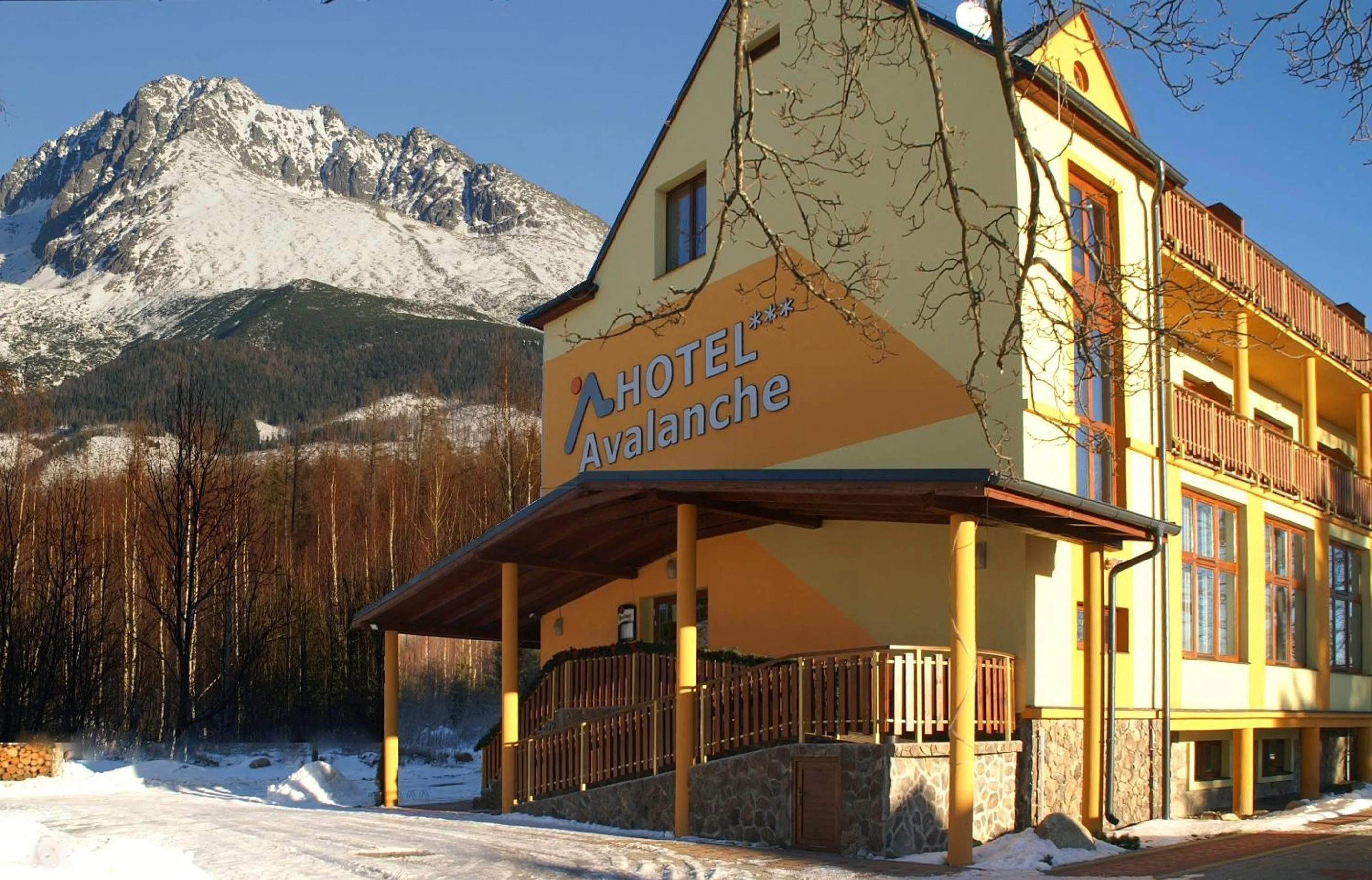Facade/entrance in Hotel Avalanche