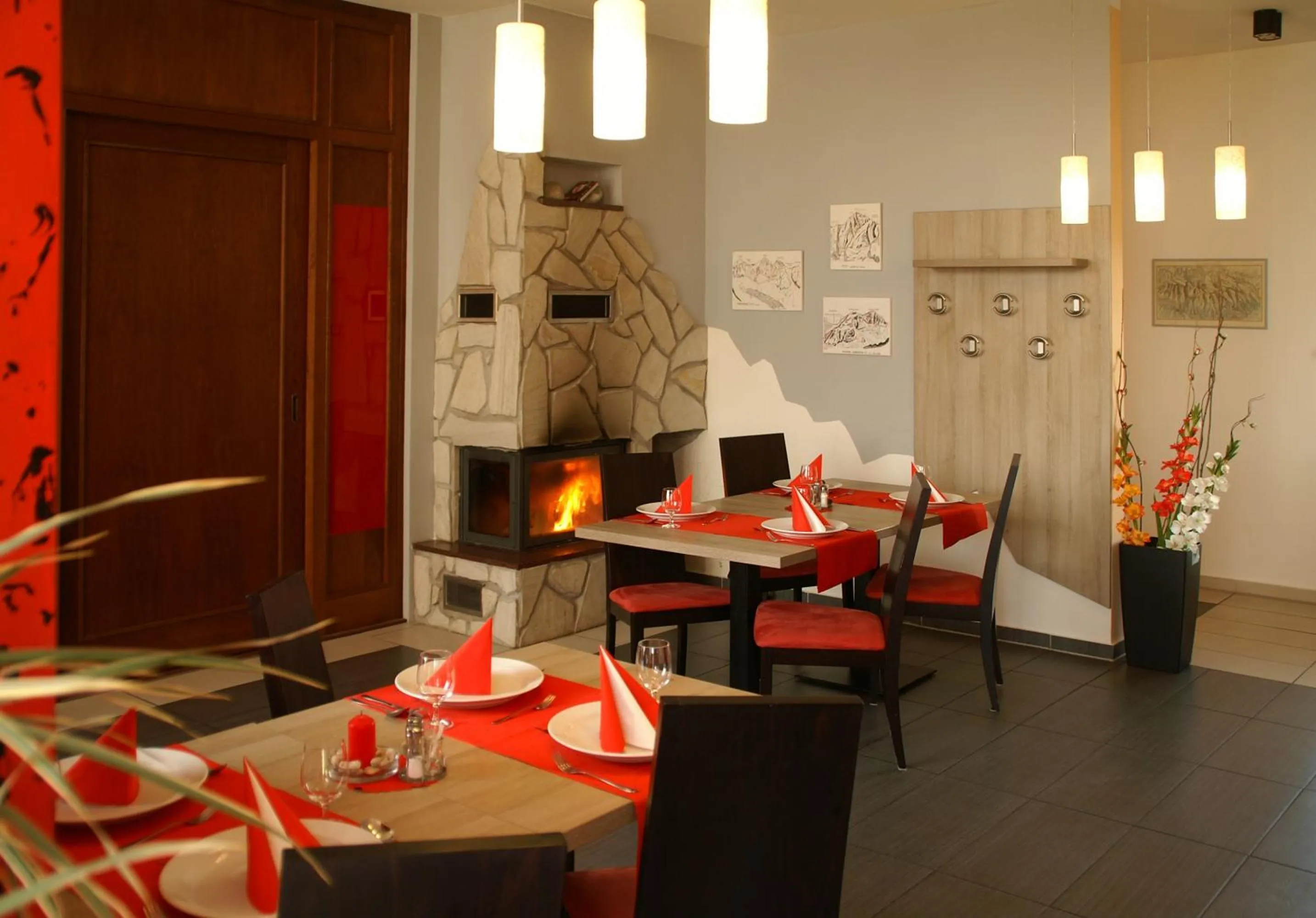 Restaurant/places to eat in Hotel Avalanche