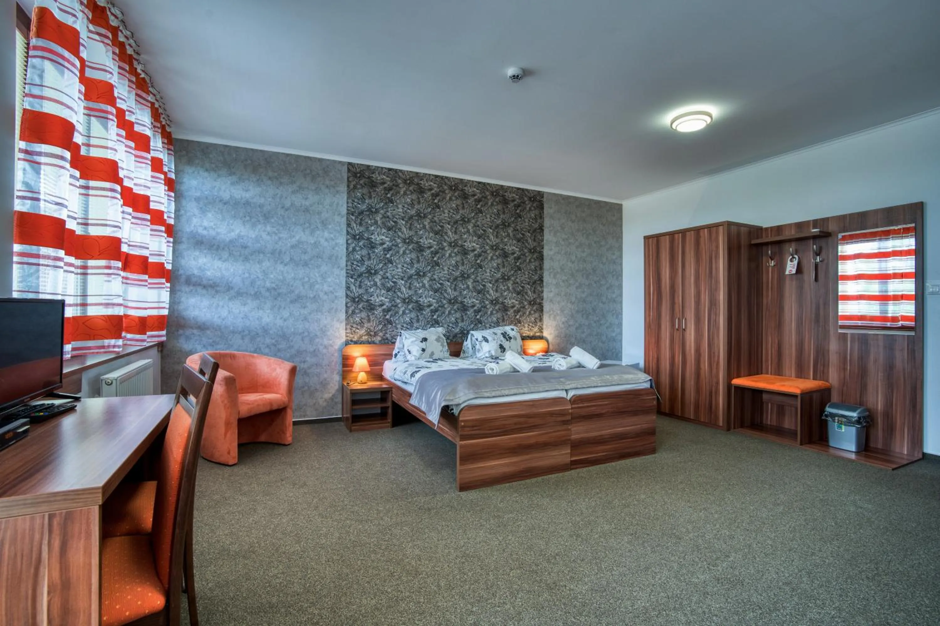 Photo of the whole room, Bed in Hotel Avalanche