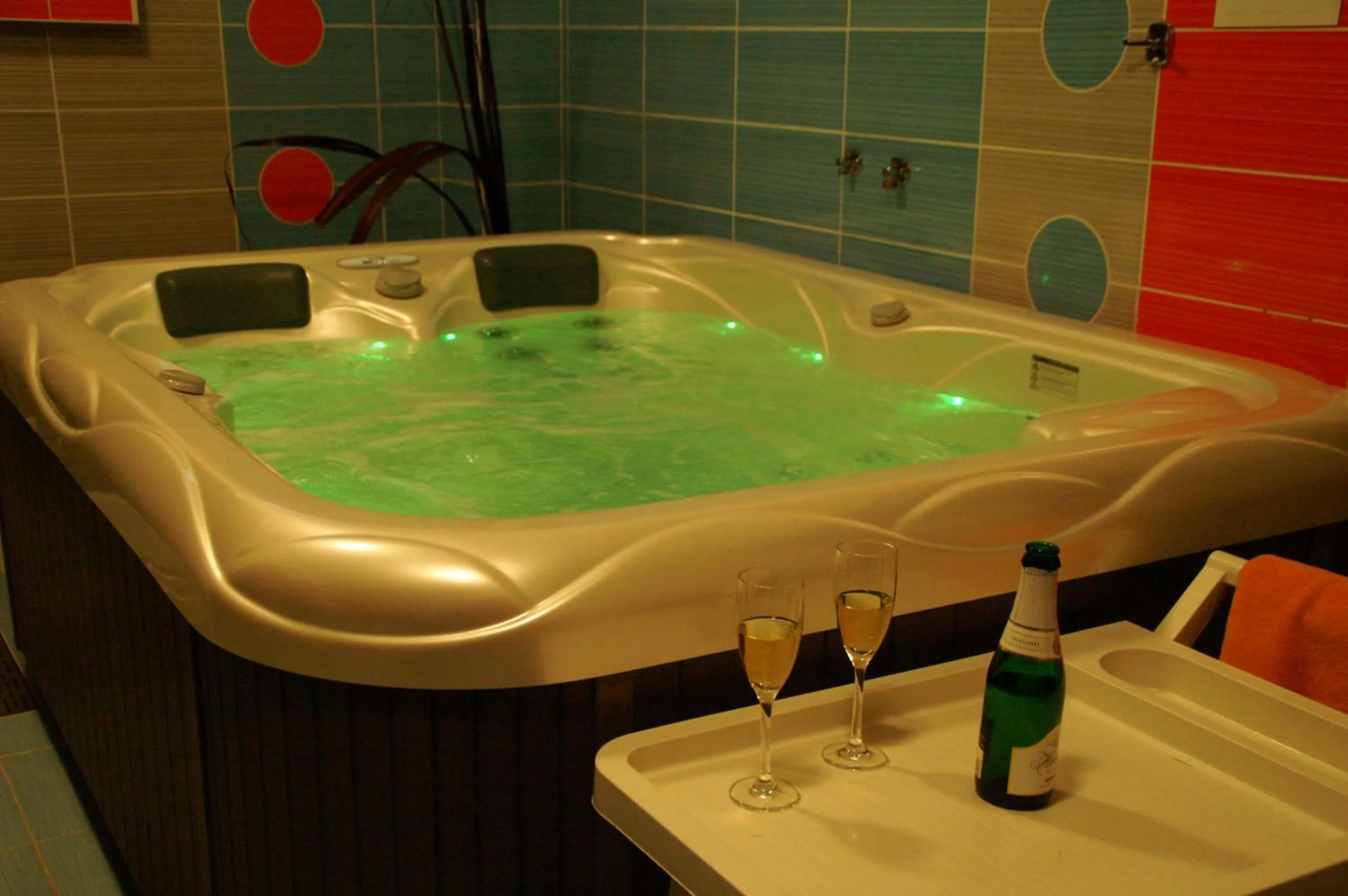 Hot Tub in Hotel Avalanche