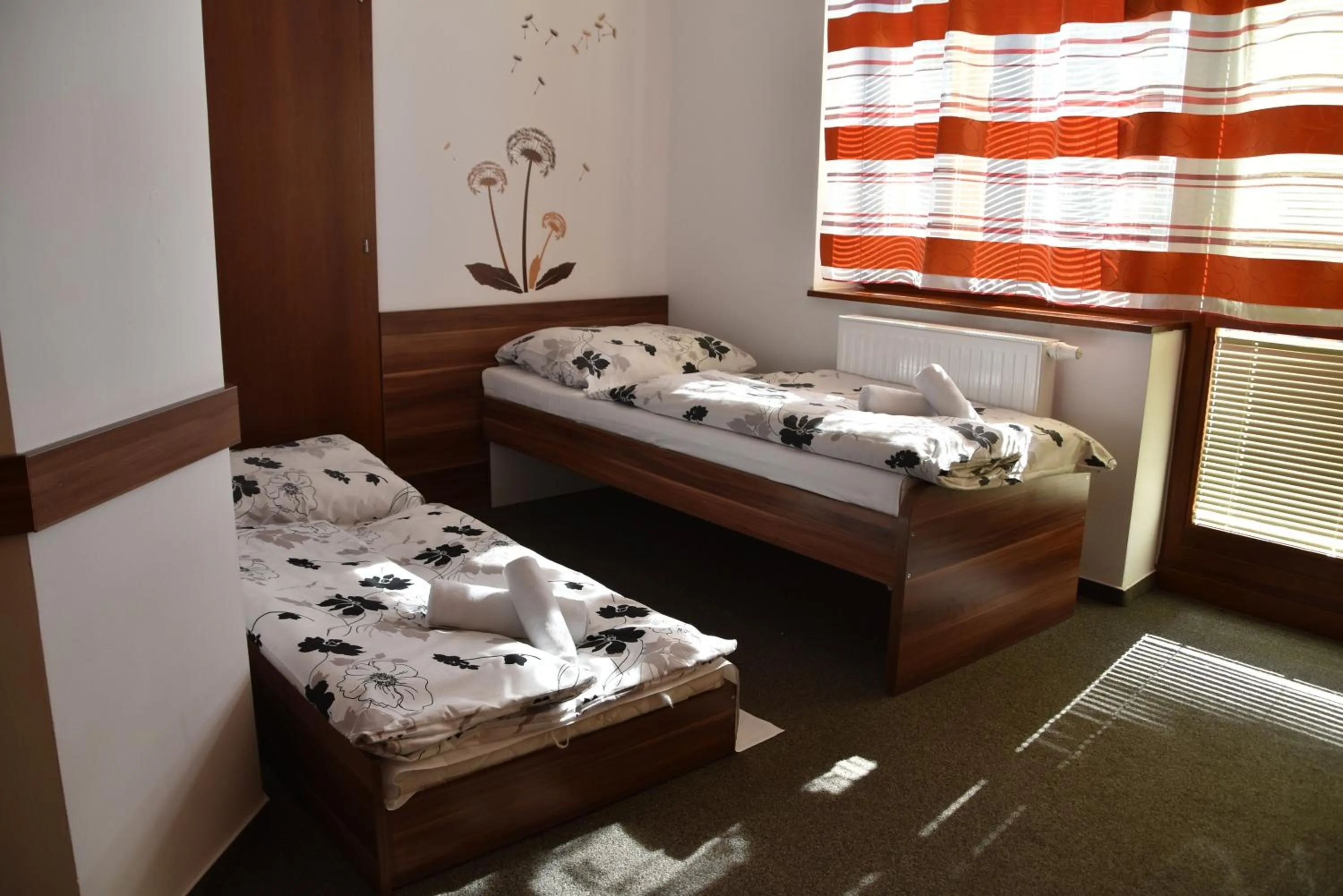 Photo of the whole room, Bed in Hotel Avalanche