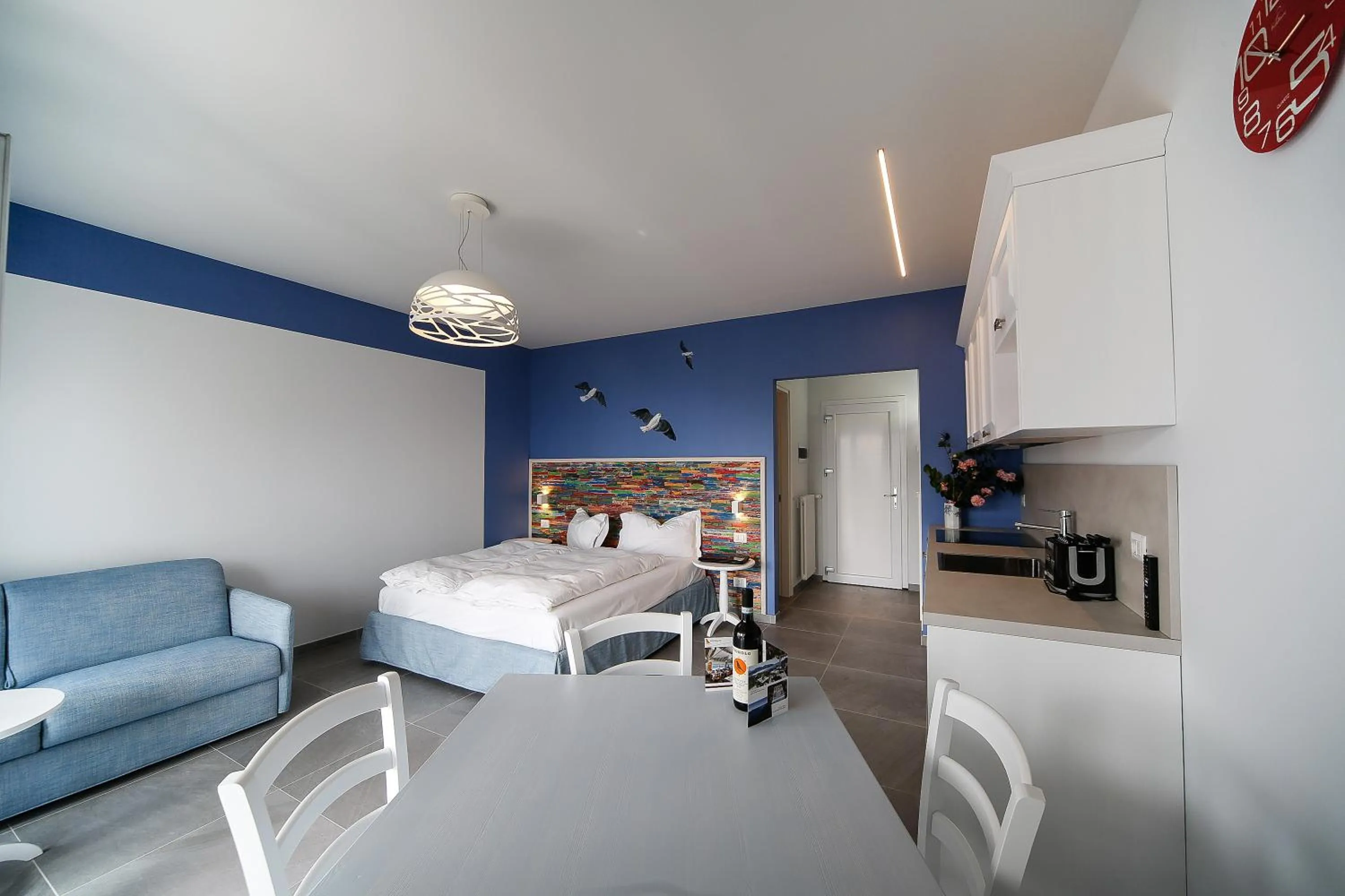 Photo of the whole room, Bed in Residence Usignolo