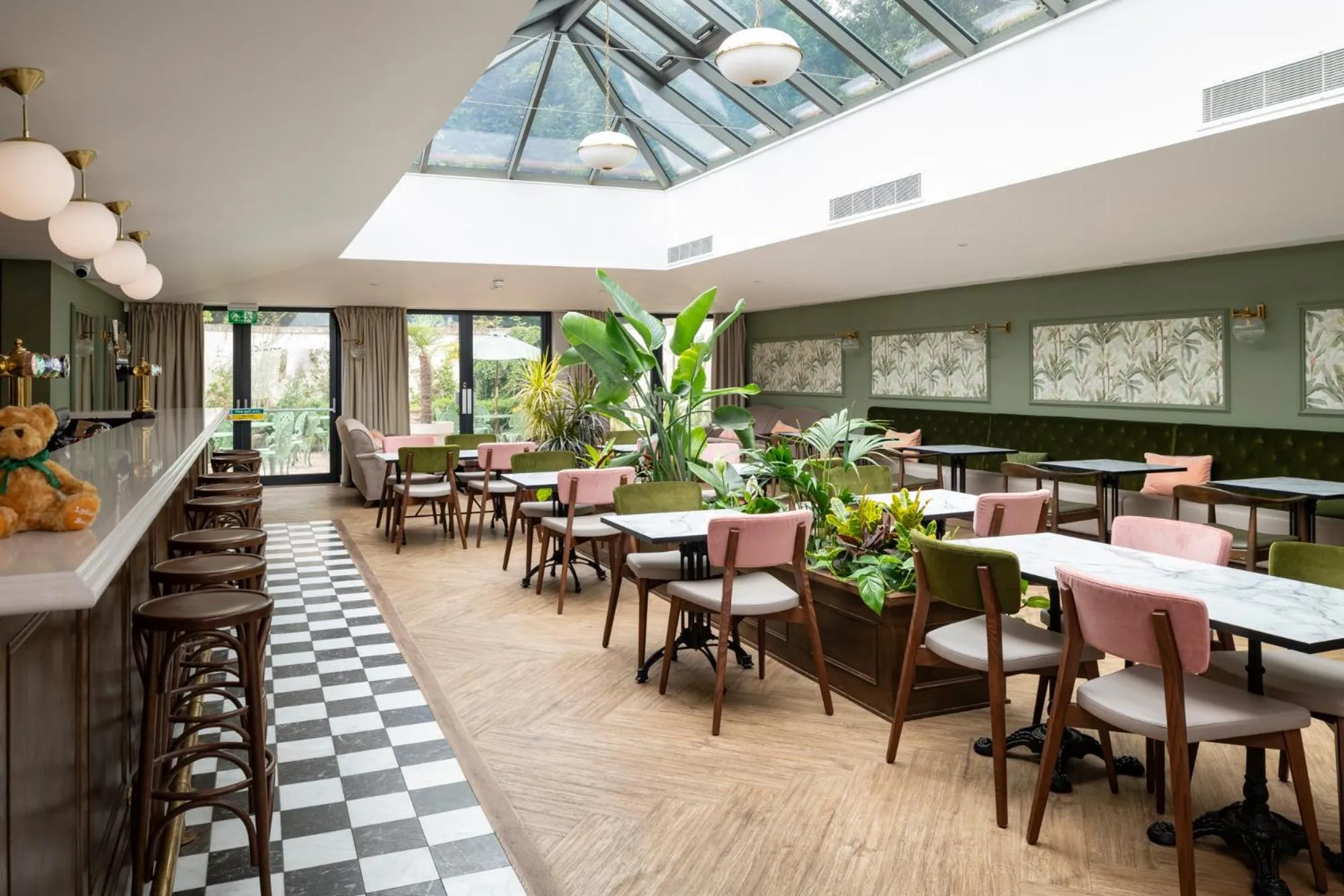 Restaurant/places to eat in Lydiard Park Hotel