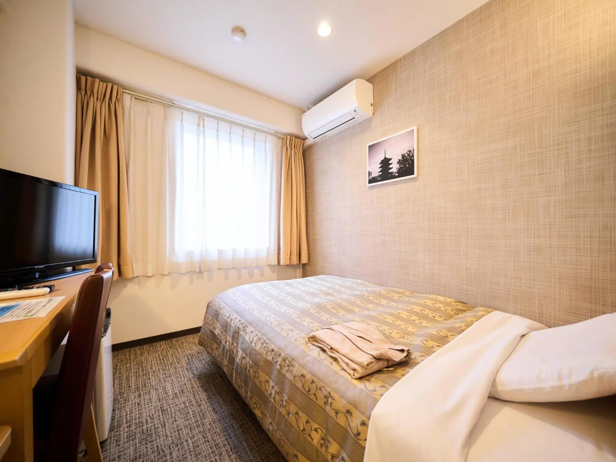 Bed in Kyoto Daiichi Hotel