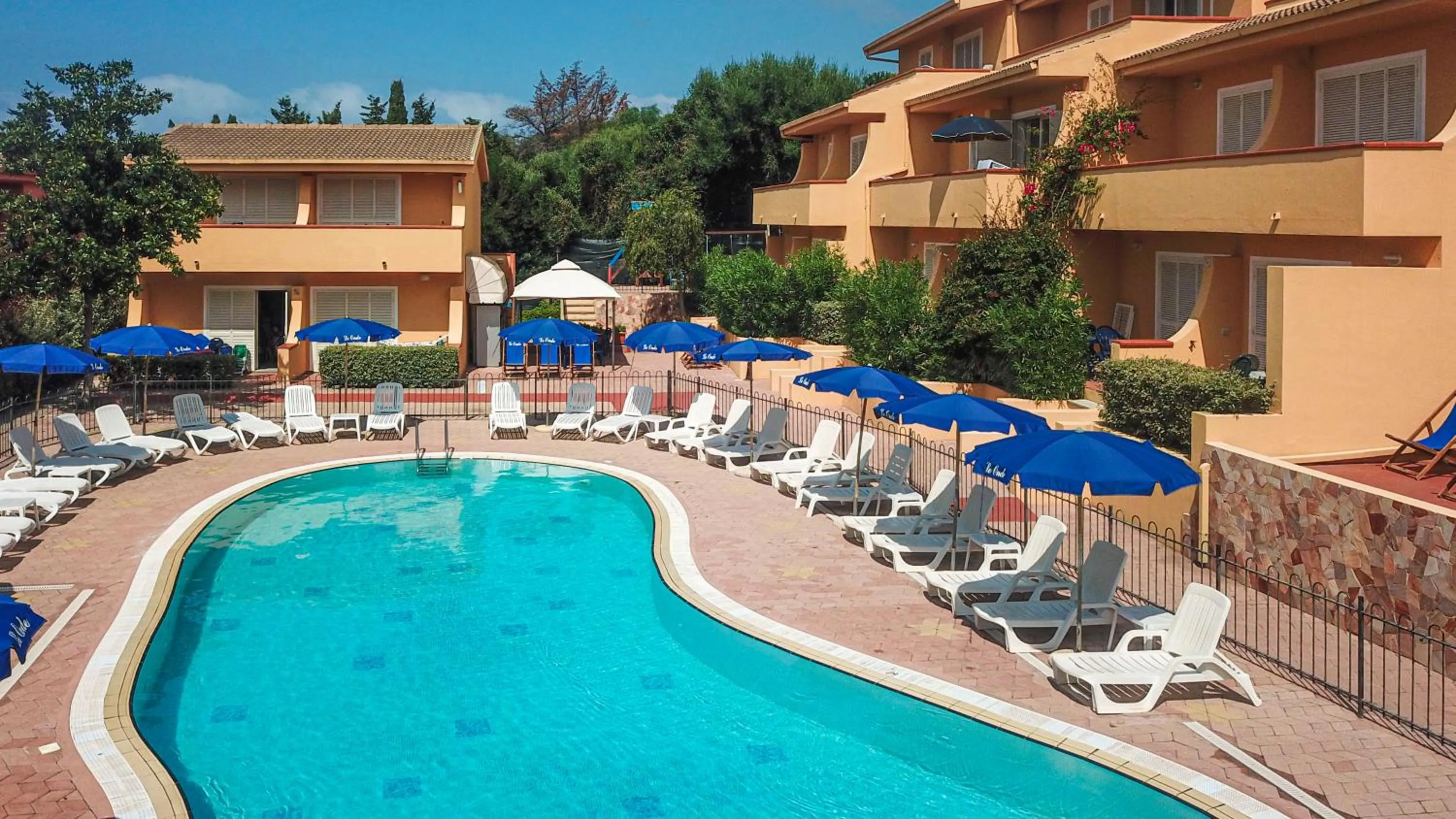 Swimming pool in Residence Le Onde