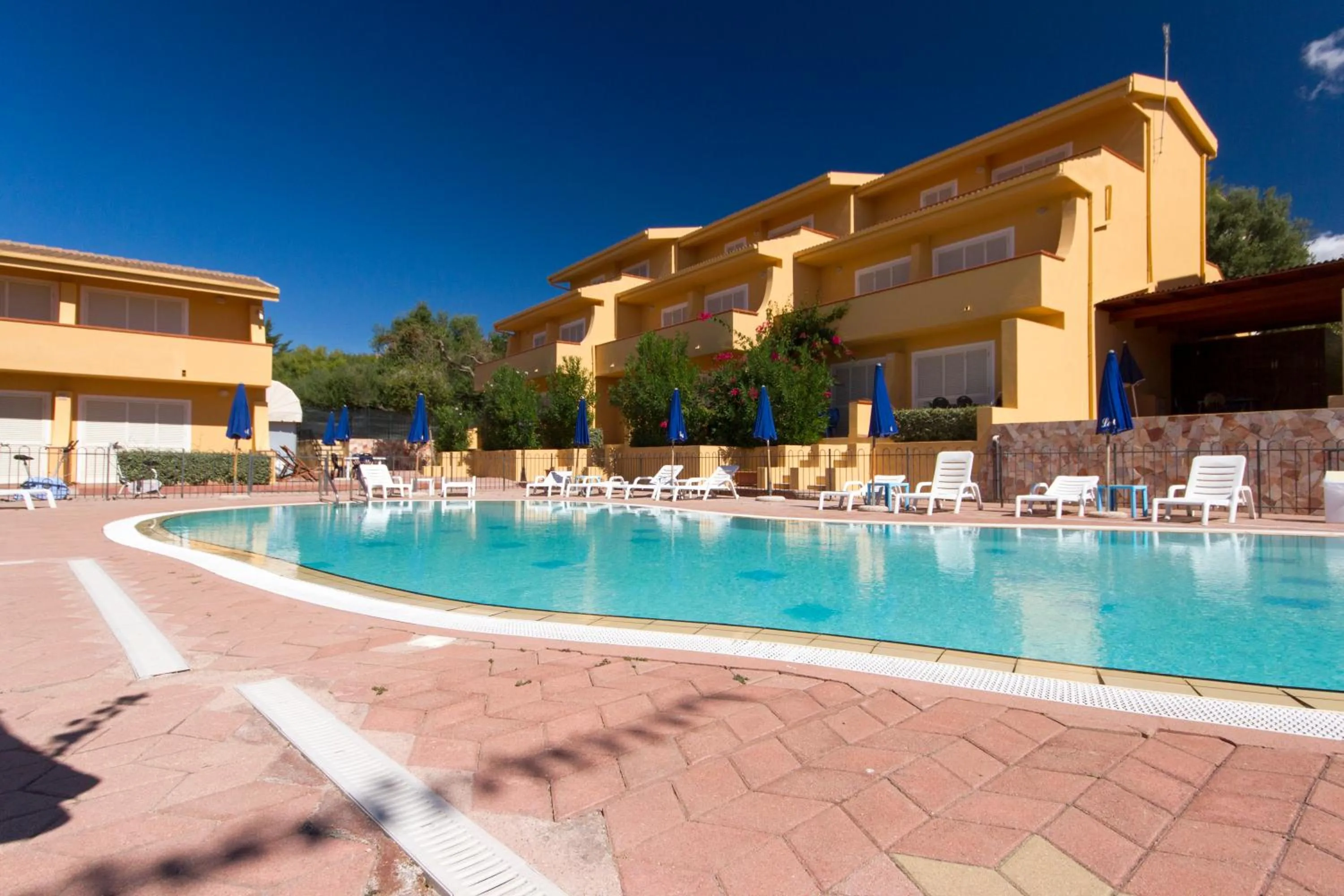 Swimming pool in Residence Le Onde