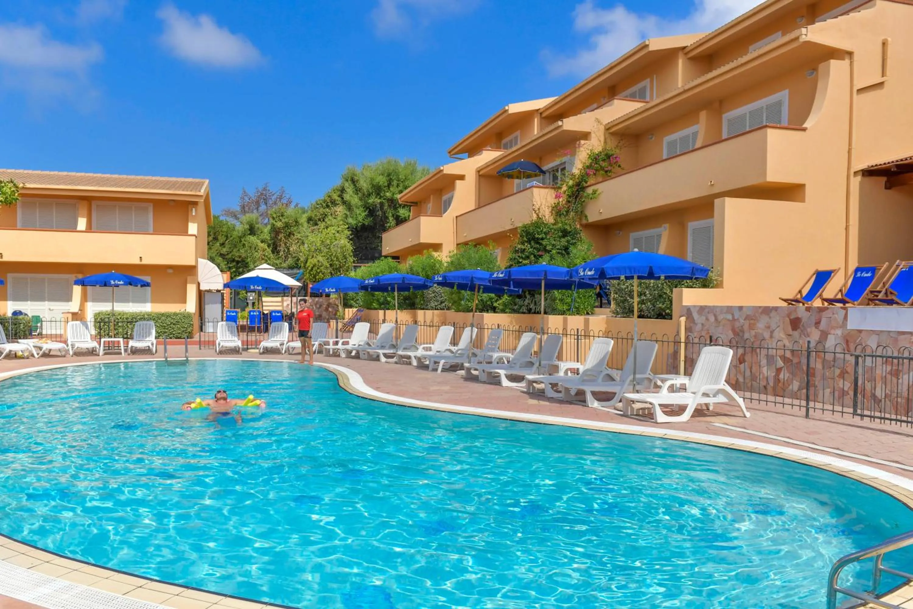 Swimming pool in Residence Le Onde