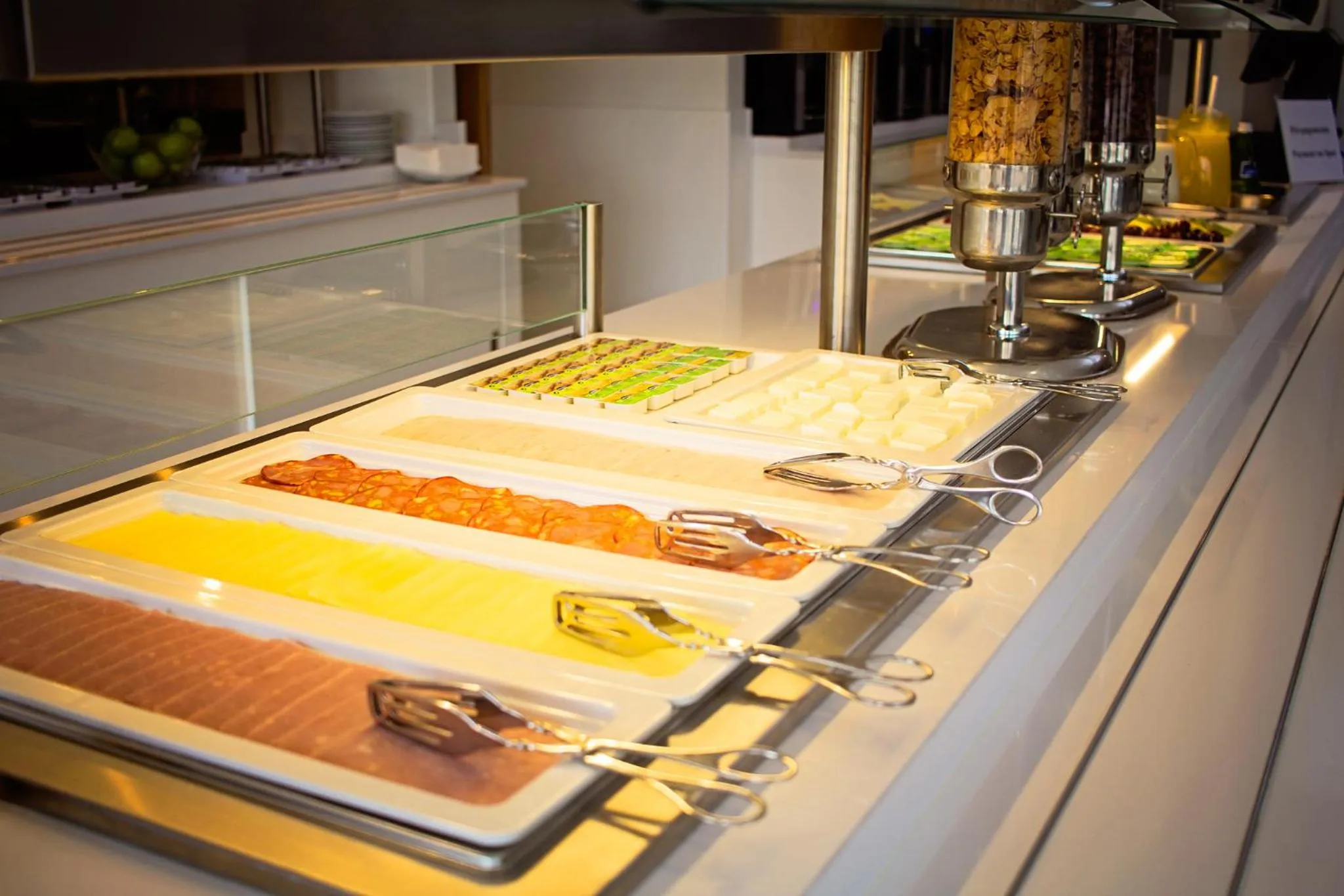 Buffet breakfast in Park Hotel Porto Aeroporto